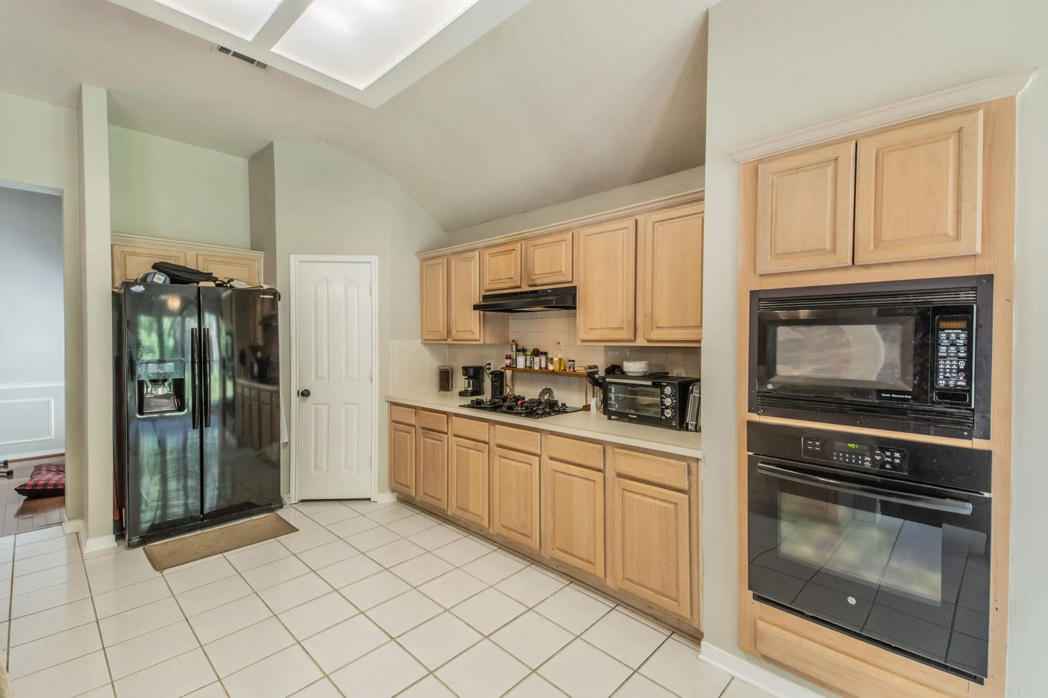 Single Family Residence For Sale in Dallas County , 5022 Sandestin Court, Garland, Texas 75044, 4 Bedroom, 2 Bathroom, 2 Garage spaces, 2,416 Sqft, built in 1995, mls#21268971, Real Estate Agent in Garland, Homes For Sale in Dallas county, Homes For Sale in Garland, Realtor in Garland Texas, Real Estate Brokerage Independent Realty Texas, Luminita Cordes Realtor