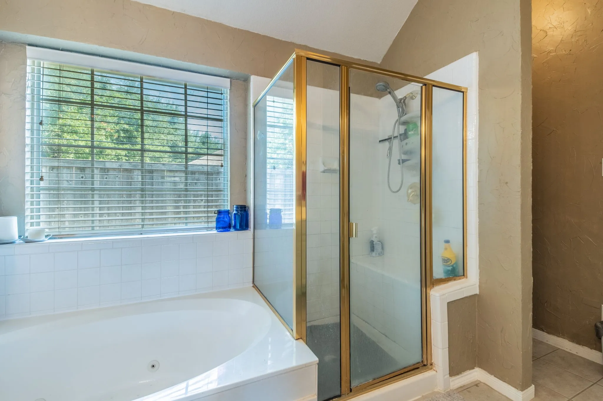Single Family Residence For Sale in Dallas County , 5022 Sandestin Court, Garland, Texas 75044, 4 Bedroom, 2 Bathroom, 2 Garage spaces, 2,416 Sqft, built in 1995, mls#21268971, Real Estate Agent in Garland, Homes For Sale in Dallas county, Homes For Sale in Garland, Realtor in Garland Texas, Real Estate Brokerage Independent Realty Texas, Luminita Cordes Realtor