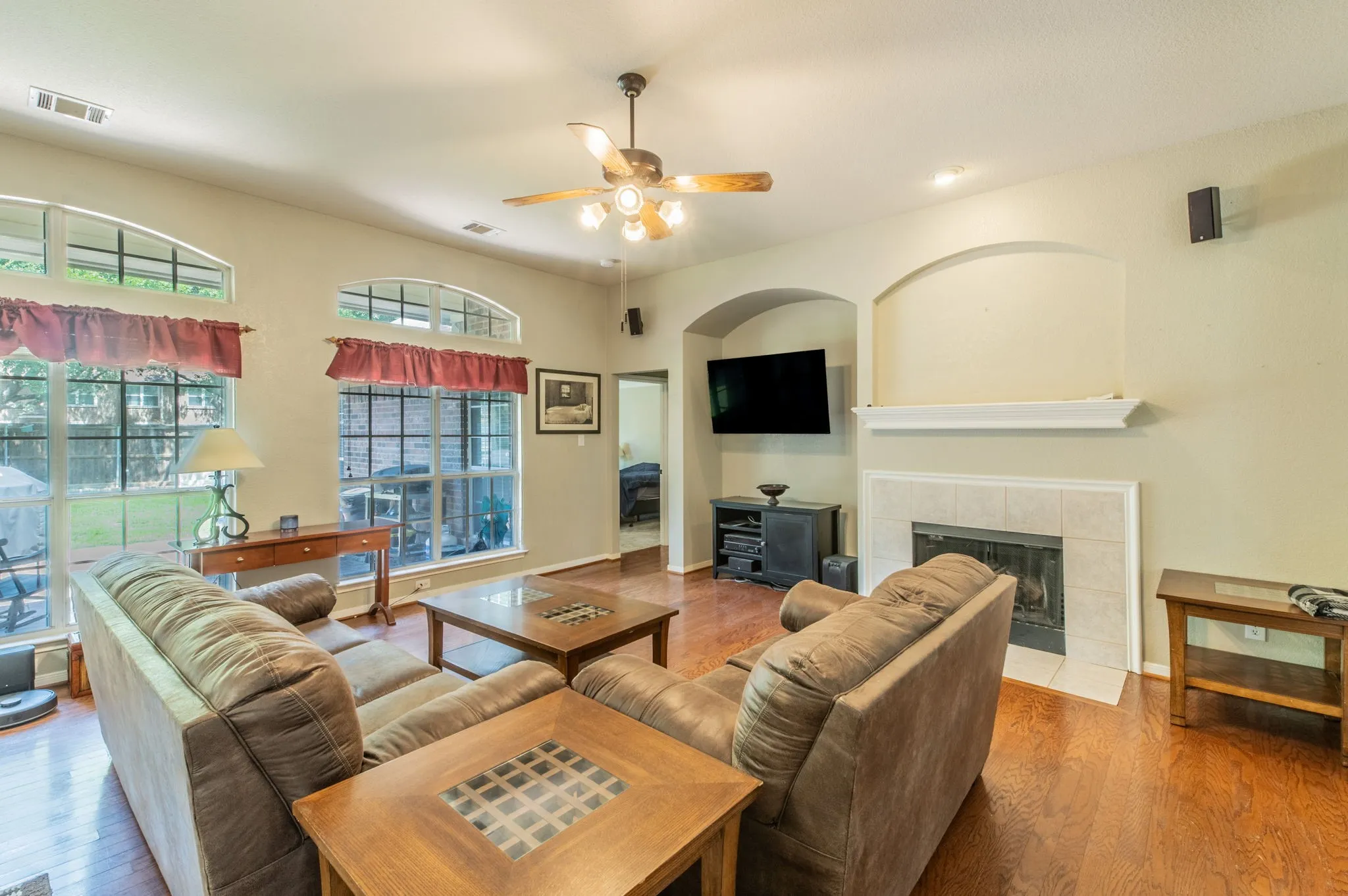 Single Family Residence For Sale in Dallas County , 5022 Sandestin Court, Garland, Texas 75044, 4 Bedroom, 2 Bathroom, 2 Garage spaces, 2,416 Sqft, built in 1995, mls#21268971, Real Estate Agent in Garland, Homes For Sale in Dallas county, Homes For Sale in Garland, Realtor in Garland Texas, Real Estate Brokerage Independent Realty Texas, Luminita Cordes Realtor