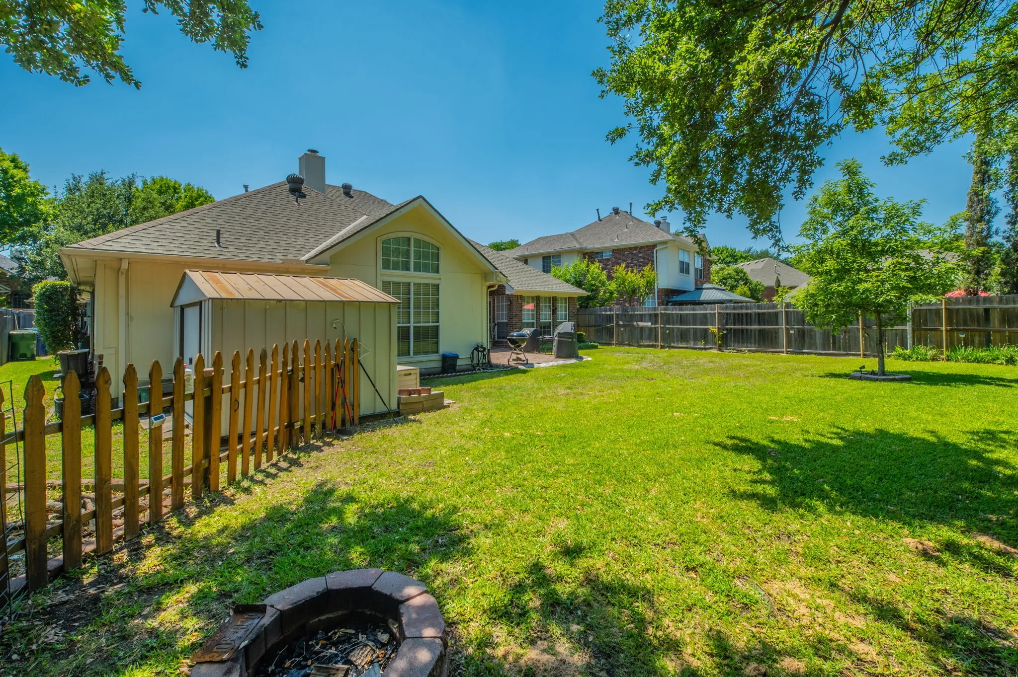 Single Family Residence For Sale in Dallas County , 5022 Sandestin Court, Garland, Texas 75044, 4 Bedroom, 2 Bathroom, 2 Garage spaces, 2,416 Sqft, built in 1995, mls#21268971, Real Estate Agent in Garland, Homes For Sale in Dallas county, Homes For Sale in Garland, Realtor in Garland Texas, Real Estate Brokerage Independent Realty Texas, Luminita Cordes Realtor