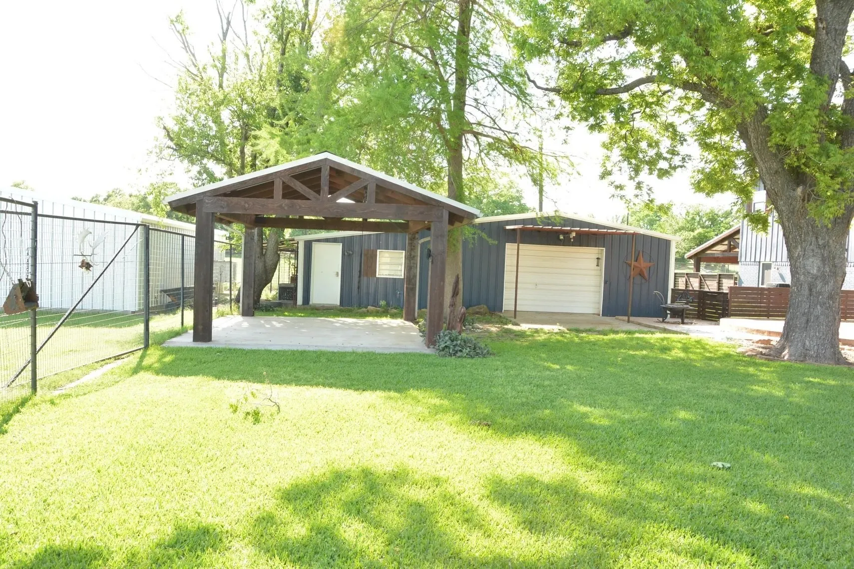 Single Family Residence For Sale in Wise County , 963 County Road 1340, Chico, Texas 76431, 3 Bedrooms, 2 Bathrooms, 3 Garage spaces, 3,760 Sqft, built in 1986, Price $915,000, mls#21266996, Real Estate Agent in Chico, Homes For Sale in Wise county, Homes For Sale in Chico, Realtor in Chico Texas, Real Estate Brokerage Independent Realty Texas, Luminita Cordes Realtor