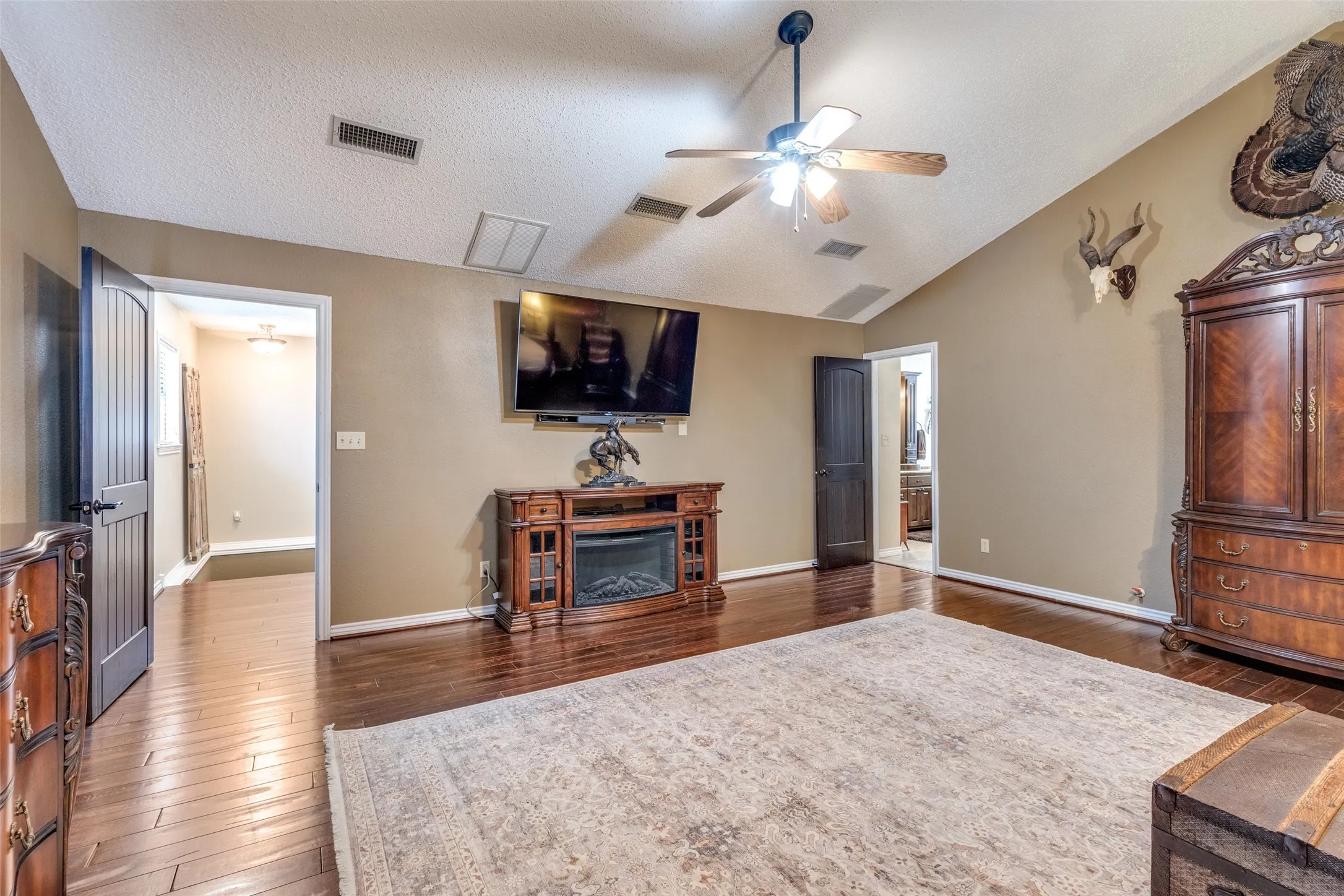 Single Family Residence For Sale in Wise County , 963 County Road 1340, Chico, Texas 76431, 3 Bedrooms, 2 Bathrooms, 3 Garage spaces, 3,760 Sqft, built in 1986, Price $915,000, mls#21266996, Real Estate Agent in Chico, Homes For Sale in Wise county, Homes For Sale in Chico, Realtor in Chico Texas, Real Estate Brokerage Independent Realty Texas, Luminita Cordes Realtor