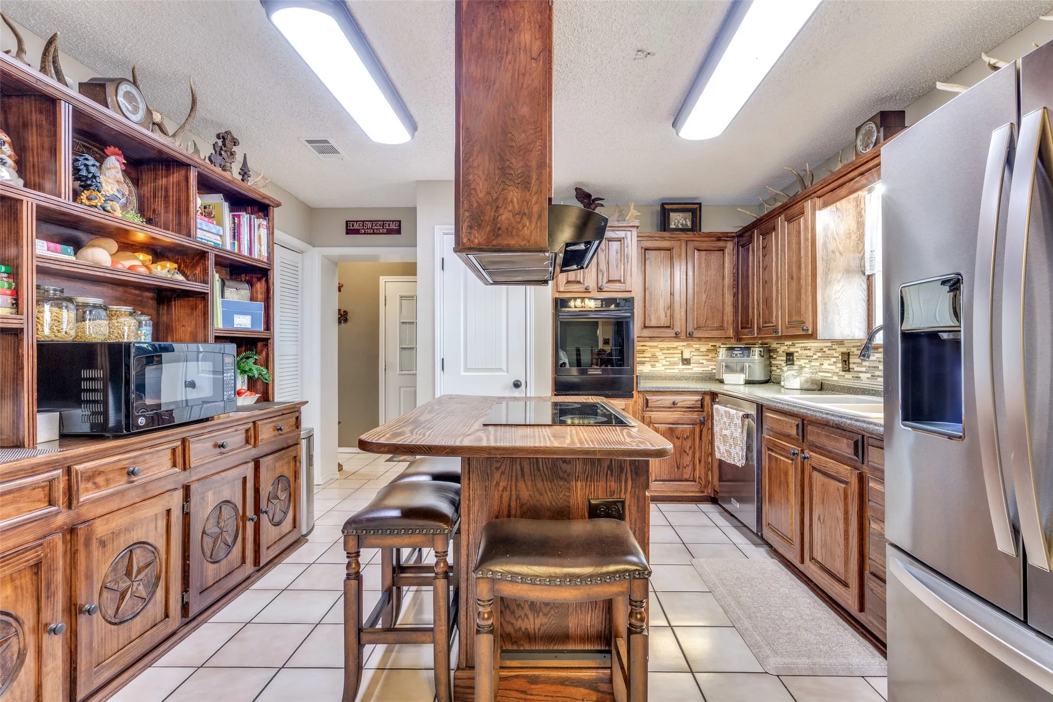 Single Family Residence For Sale in Wise County , 963 County Road 1340, Chico, Texas 76431, 3 Bedrooms, 2 Bathrooms, 3 Garage spaces, 3,760 Sqft, built in 1986, Price $915,000, mls#21266996, Real Estate Agent in Chico, Homes For Sale in Wise county, Homes For Sale in Chico, Realtor in Chico Texas, Real Estate Brokerage Independent Realty Texas, Luminita Cordes Realtor