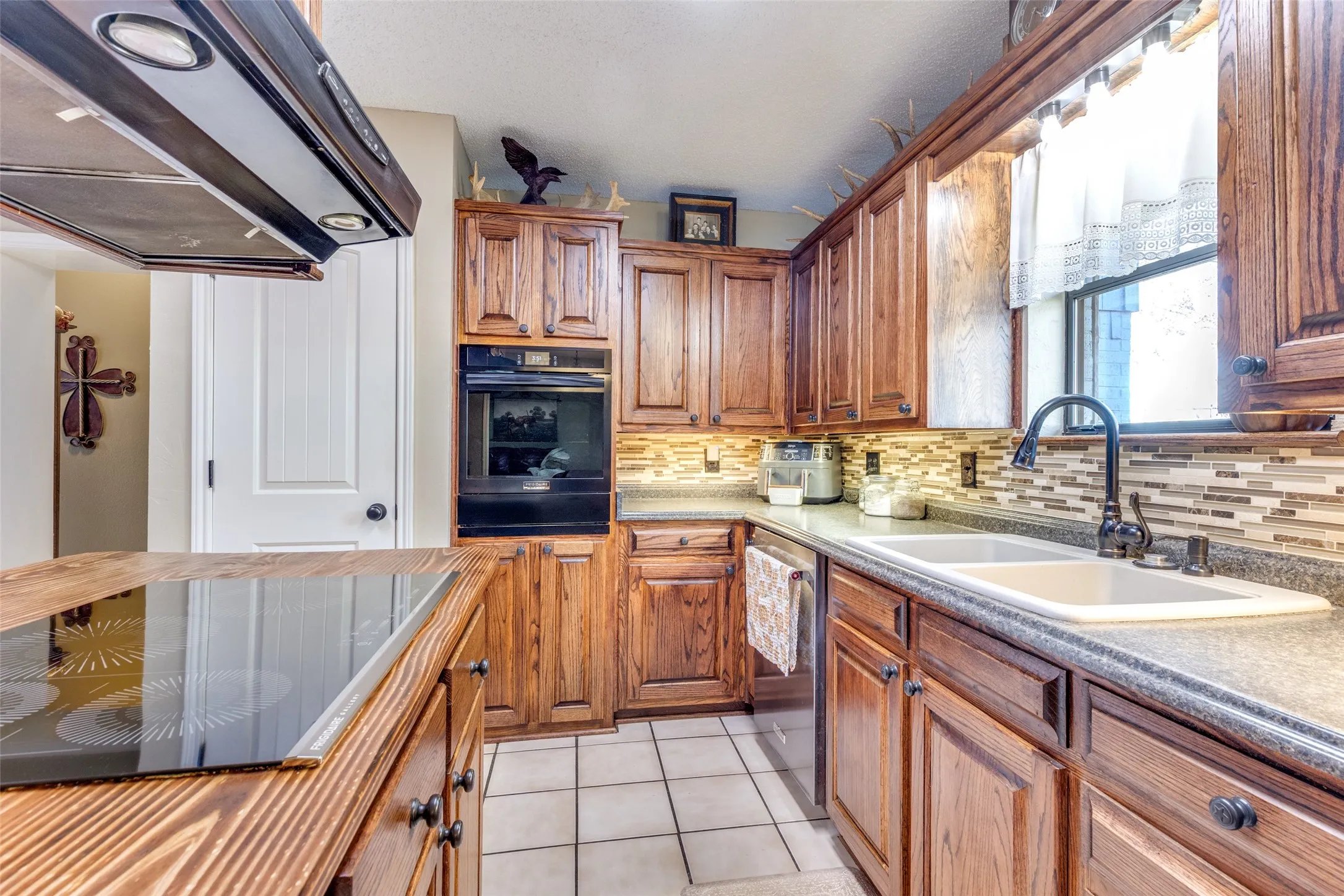 Single Family Residence For Sale in Wise County , 963 County Road 1340, Chico, Texas 76431, 3 Bedrooms, 2 Bathrooms, 3 Garage spaces, 3,760 Sqft, built in 1986, Price $915,000, mls#21266996, Real Estate Agent in Chico, Homes For Sale in Wise county, Homes For Sale in Chico, Realtor in Chico Texas, Real Estate Brokerage Independent Realty Texas, Luminita Cordes Realtor