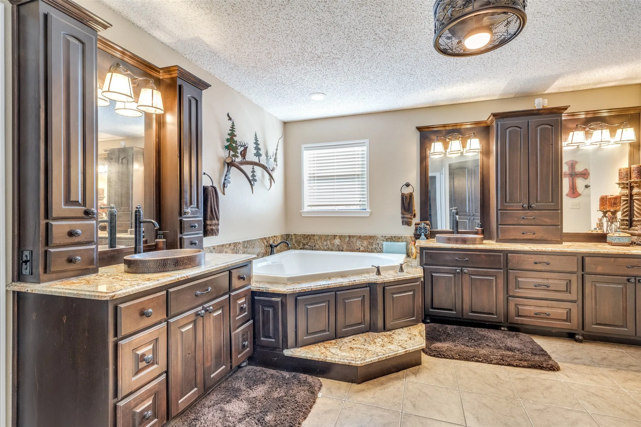 Single Family Residence For Sale in Wise County , 963 County Road 1340, Chico, Texas 76431, 3 Bedrooms, 2 Bathrooms, 3 Garage spaces, 3,760 Sqft, built in 1986, Price $915,000, mls#21266996, Real Estate Agent in Chico, Homes For Sale in Wise county, Homes For Sale in Chico, Realtor in Chico Texas, Real Estate Brokerage Independent Realty Texas, Luminita Cordes Realtor