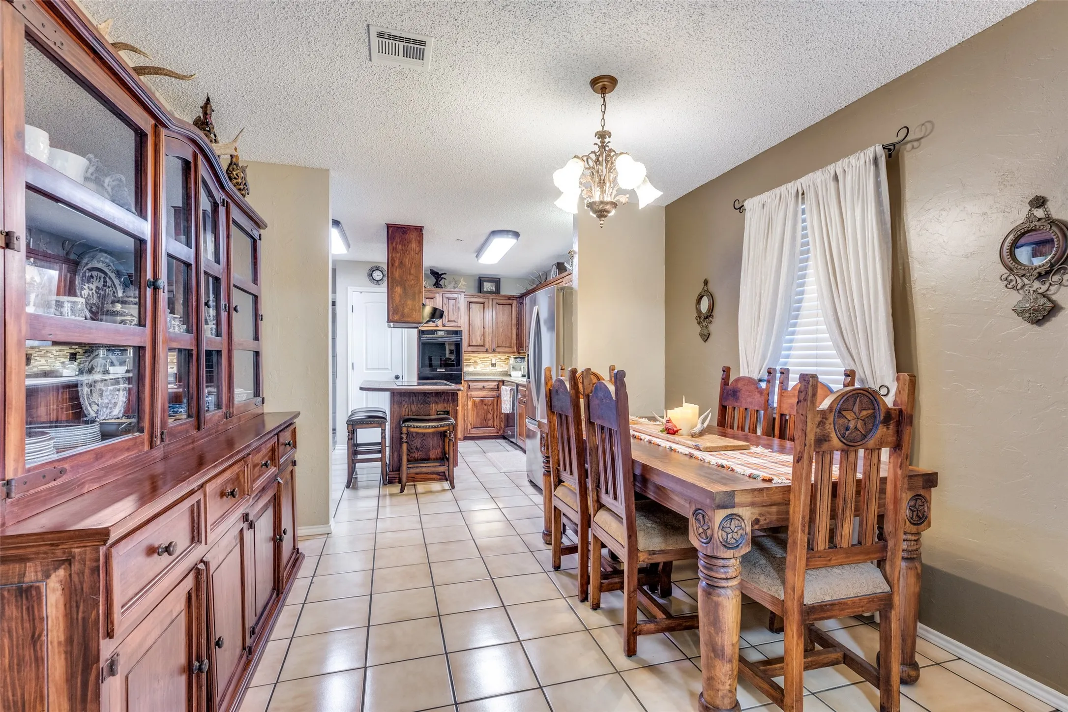 Single Family Residence For Sale in Wise County , 963 County Road 1340, Chico, Texas 76431, 3 Bedrooms, 2 Bathrooms, 3 Garage spaces, 3,760 Sqft, built in 1986, Price $915,000, mls#21266996, Real Estate Agent in Chico, Homes For Sale in Wise county, Homes For Sale in Chico, Realtor in Chico Texas, Real Estate Brokerage Independent Realty Texas, Luminita Cordes Realtor