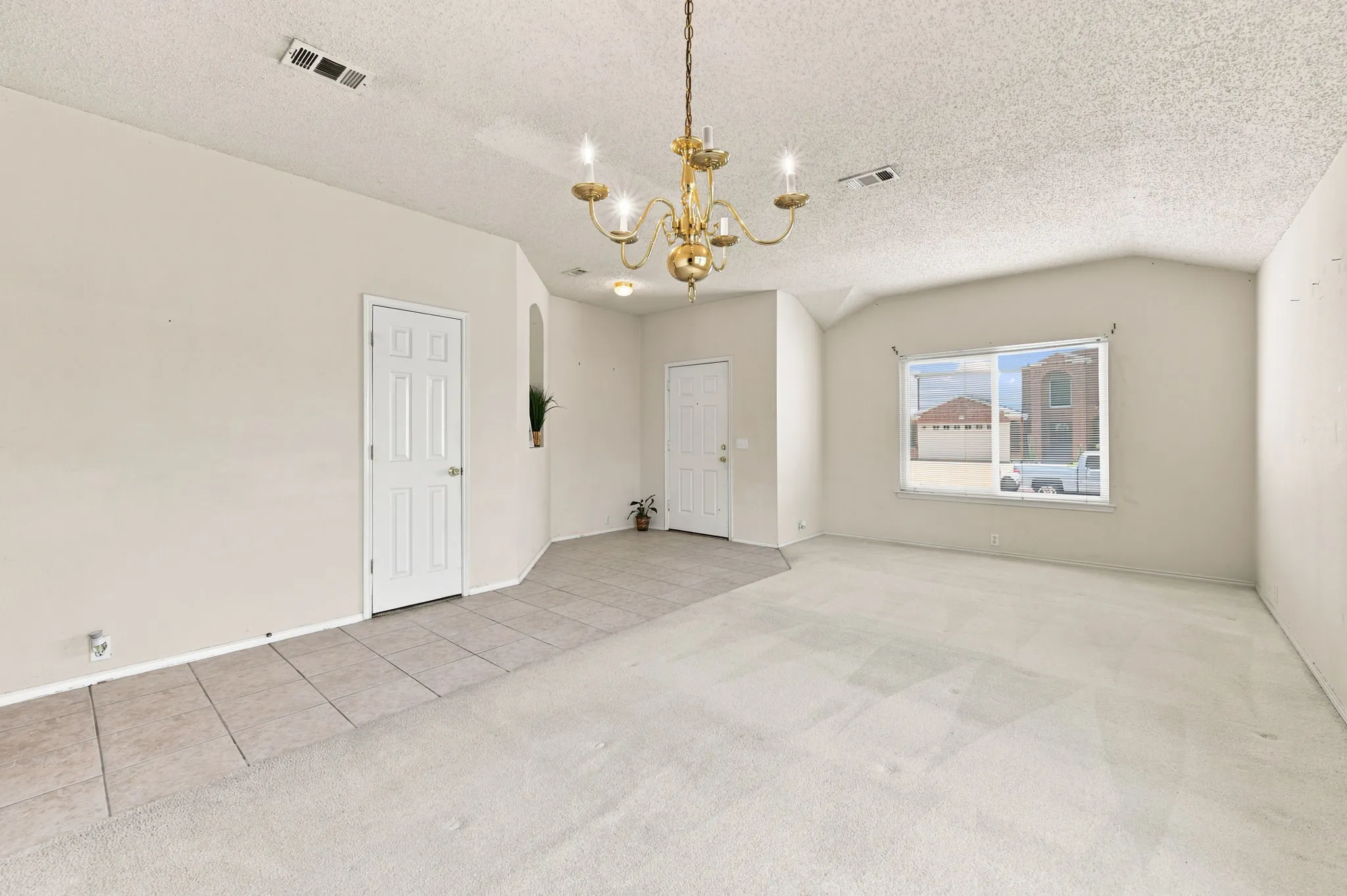 Another view of entrance foyer.  Decorative niche.