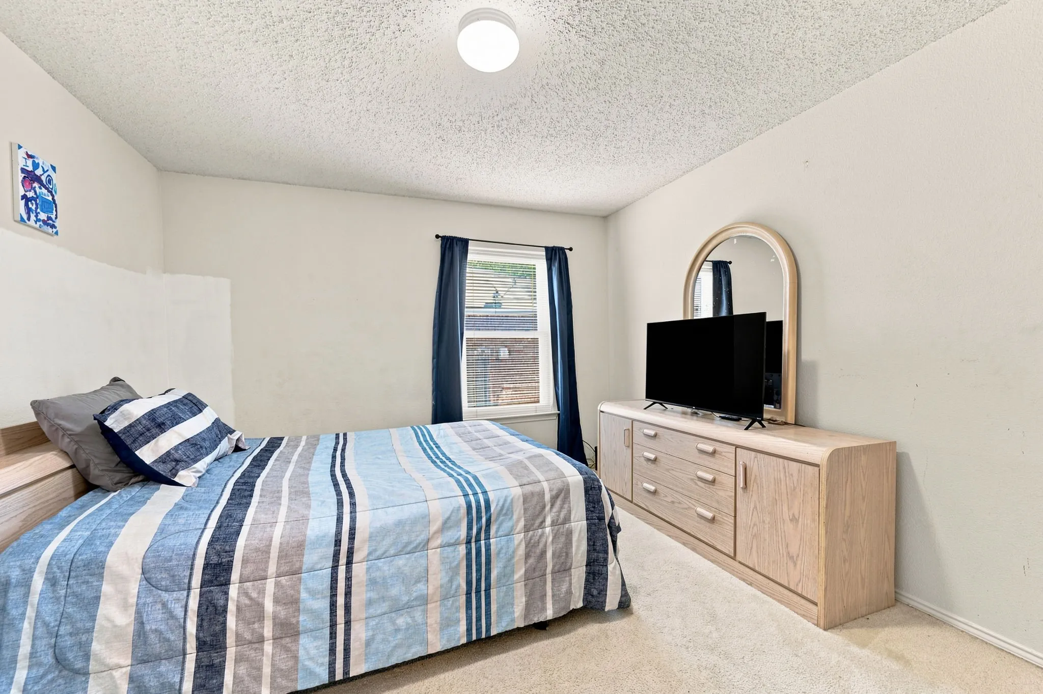 Secondary bedroom with great space.