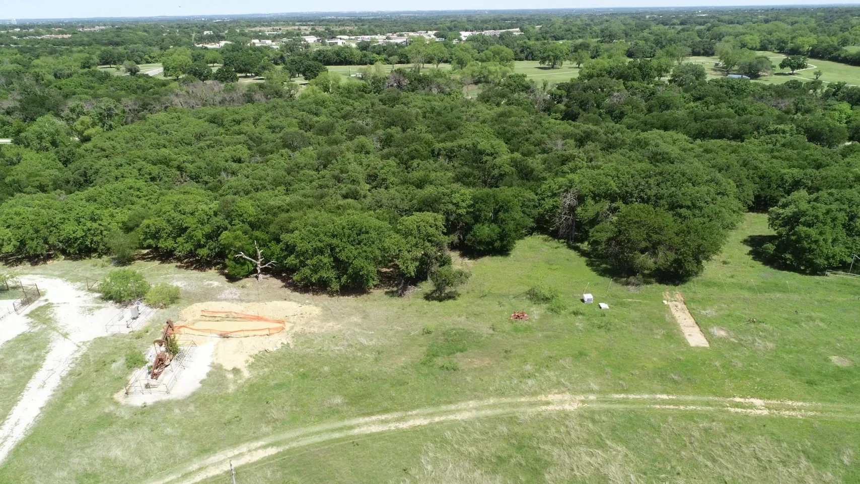 Single Family Residence For Sale in Wise County , 138 PR 3417, Bridgeport, Texas 76426, 3 Bedrooms, 2 Bathrooms, 3 Garage spaces, 1,750 Sqft, built in 1985, Price $1,900,000, mls#21267022, Real Estate Agent in Bridgeport, Homes For Sale in Wise county, Homes For Sale in Bridgeport, Realtor in Bridgeport Texas, Real Estate Brokerage Independent Realty Texas, Luminita Cordes Realtor