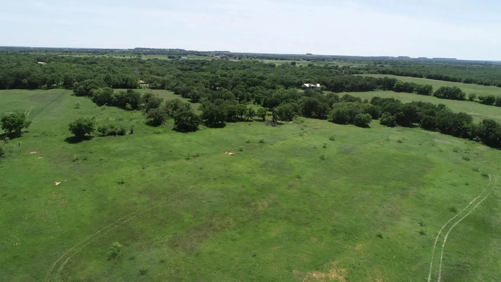 Single Family Residence For Sale in Wise County , 138 PR 3417, Bridgeport, Texas 76426, 3 Bedrooms, 2 Bathrooms, 3 Garage spaces, 1,750 Sqft, built in 1985, Price $1,900,000, mls#21267022, Real Estate Agent in Bridgeport, Homes For Sale in Wise county, Homes For Sale in Bridgeport, Realtor in Bridgeport Texas, Real Estate Brokerage Independent Realty Texas, Luminita Cordes Realtor