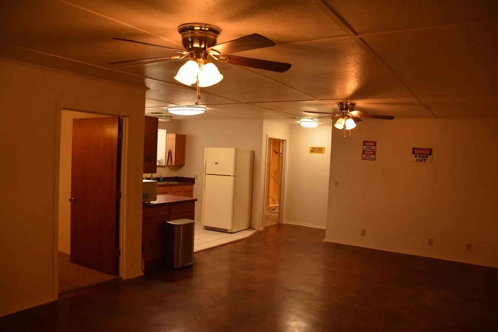 Single Family Residence For Sale in Wise County , 138 PR 3417, Bridgeport, Texas 76426, 3 Bedrooms, 2 Bathrooms, 3 Garage spaces, 1,750 Sqft, built in 1985, Price $1,900,000, mls#21267022, Real Estate Agent in Bridgeport, Homes For Sale in Wise county, Homes For Sale in Bridgeport, Realtor in Bridgeport Texas, Real Estate Brokerage Independent Realty Texas, Luminita Cordes Realtor