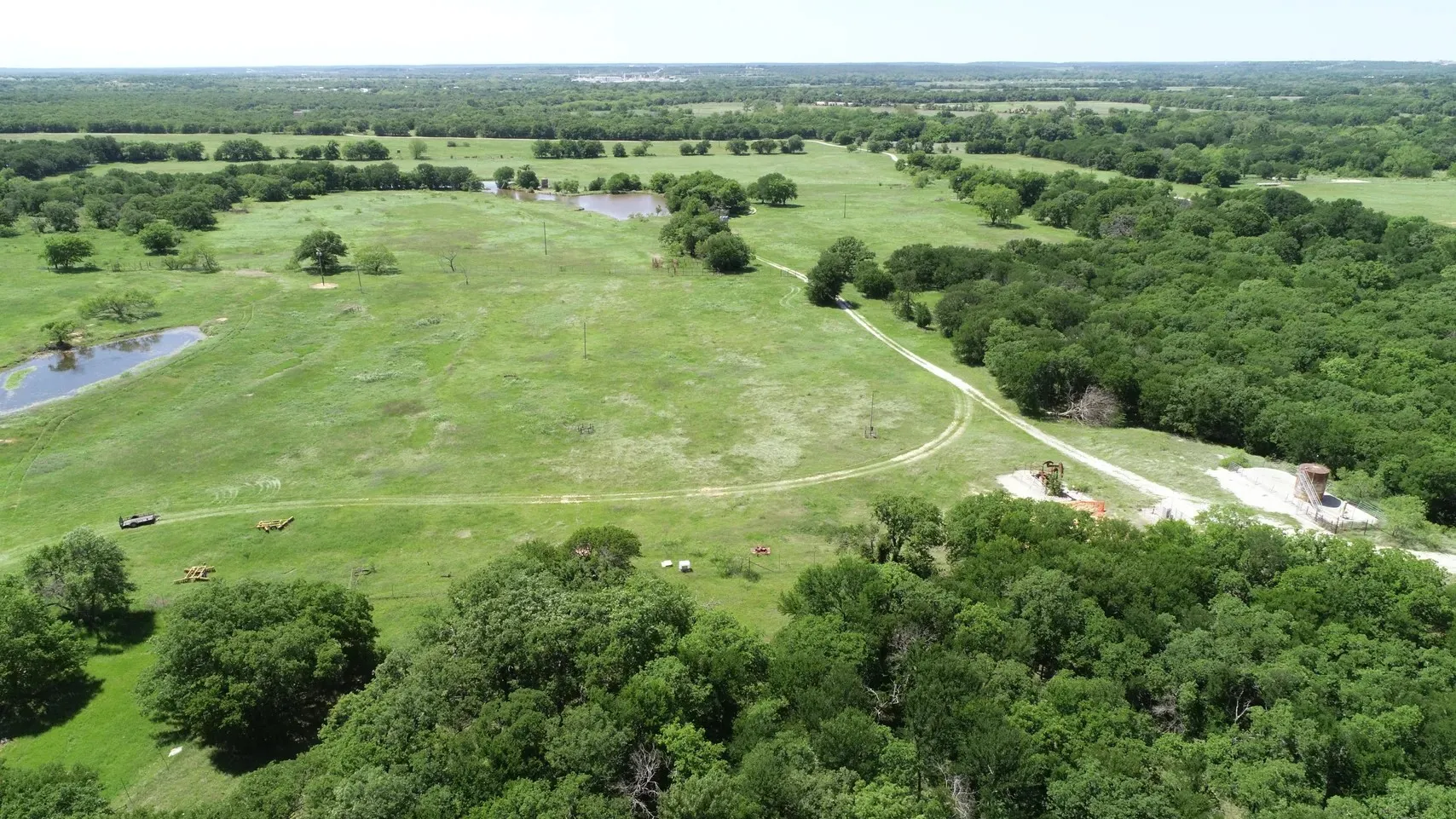 Single Family Residence For Sale in Wise County , 138 PR 3417, Bridgeport, Texas 76426, 3 Bedrooms, 2 Bathrooms, 3 Garage spaces, 1,750 Sqft, built in 1985, Price $1,900,000, mls#21267022, Real Estate Agent in Bridgeport, Homes For Sale in Wise county, Homes For Sale in Bridgeport, Realtor in Bridgeport Texas, Real Estate Brokerage Independent Realty Texas, Luminita Cordes Realtor