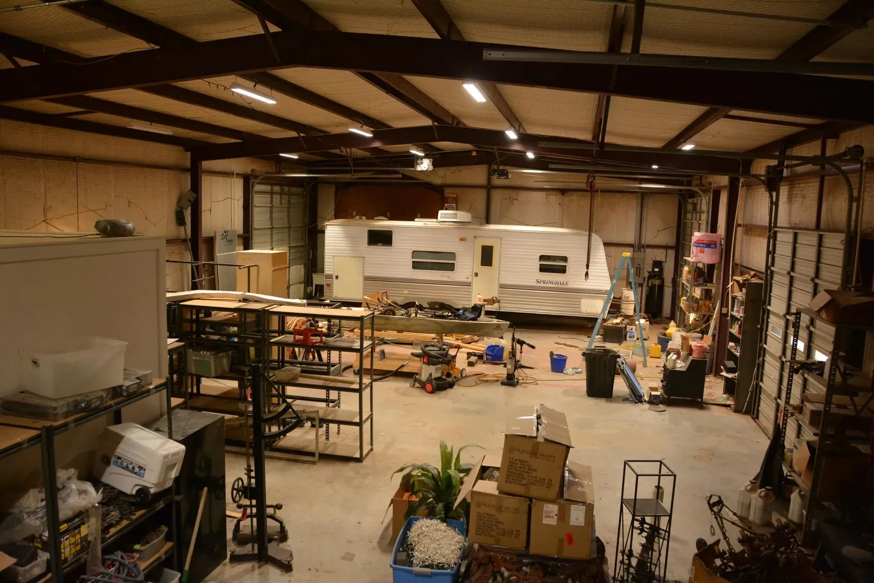 Single Family Residence For Sale in Wise County , 138 PR 3417, Bridgeport, Texas 76426, 3 Bedrooms, 2 Bathrooms, 3 Garage spaces, 1,750 Sqft, built in 1985, Price $1,900,000, mls#21267022, Real Estate Agent in Bridgeport, Homes For Sale in Wise county, Homes For Sale in Bridgeport, Realtor in Bridgeport Texas, Real Estate Brokerage Independent Realty Texas, Luminita Cordes Realtor