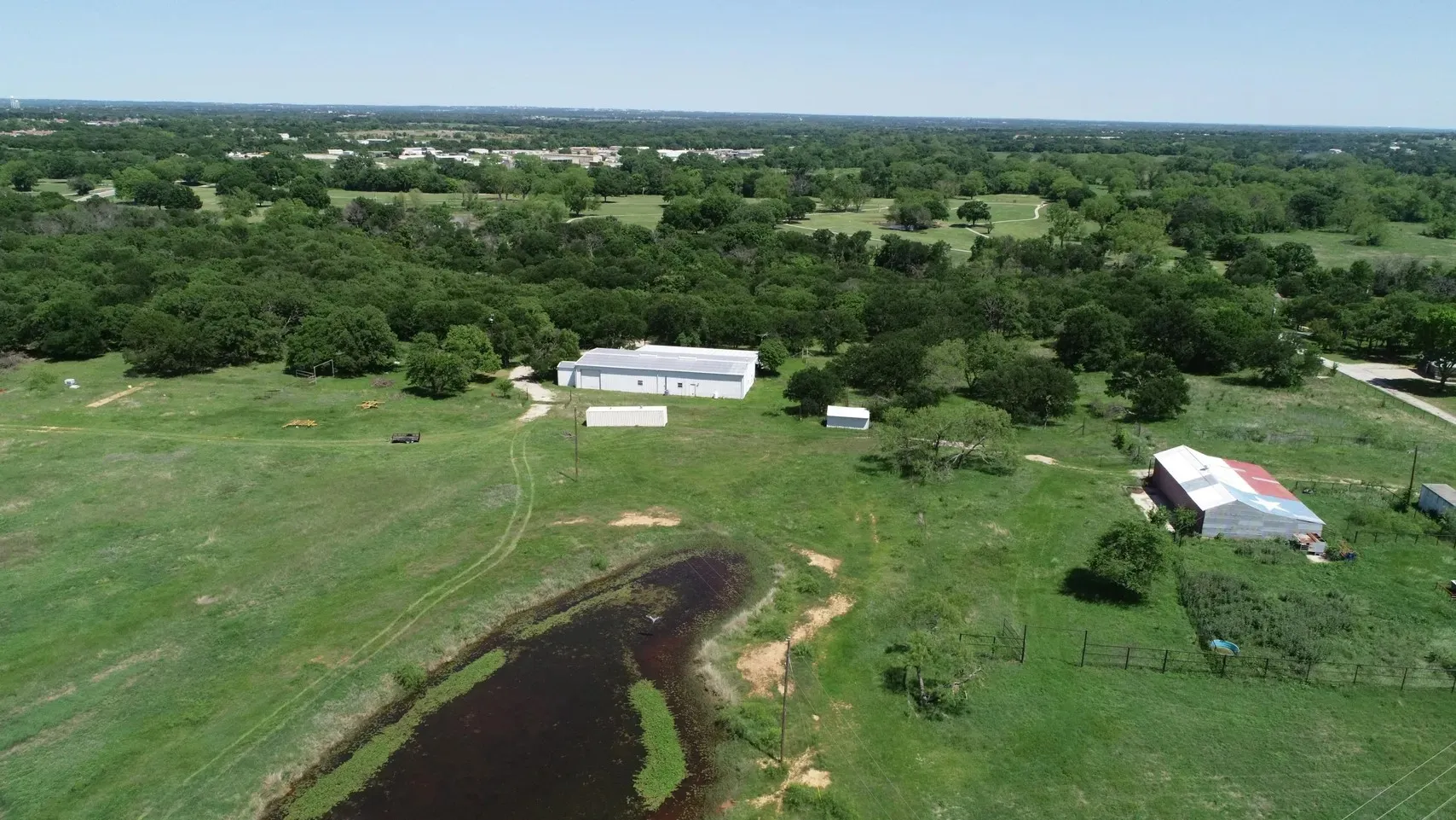 Single Family Residence For Sale in Wise County , 138 PR 3417, Bridgeport, Texas 76426, 3 Bedrooms, 2 Bathrooms, 3 Garage spaces, 1,750 Sqft, built in 1985, Price $1,900,000, mls#21267022, Real Estate Agent in Bridgeport, Homes For Sale in Wise county, Homes For Sale in Bridgeport, Realtor in Bridgeport Texas, Real Estate Brokerage Independent Realty Texas, Luminita Cordes Realtor