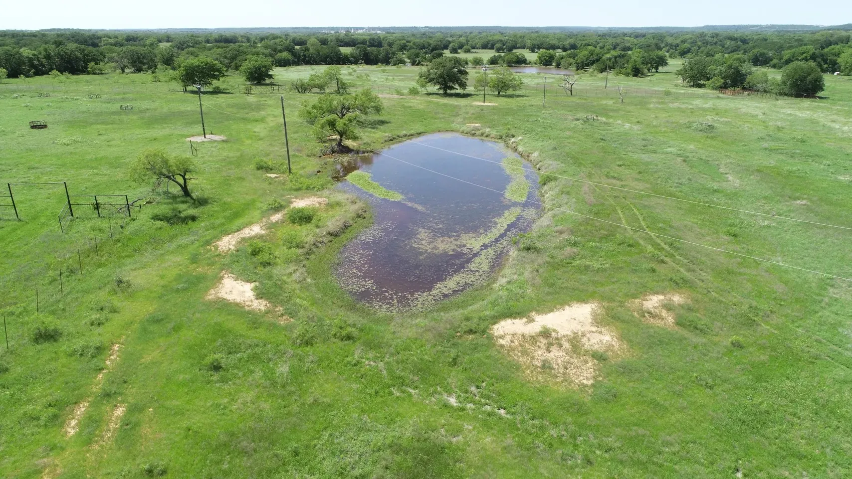 Single Family Residence For Sale in Wise County , 138 PR 3417, Bridgeport, Texas 76426, 3 Bedrooms, 2 Bathrooms, 3 Garage spaces, 1,750 Sqft, built in 1985, Price $1,900,000, mls#21267022, Real Estate Agent in Bridgeport, Homes For Sale in Wise county, Homes For Sale in Bridgeport, Realtor in Bridgeport Texas, Real Estate Brokerage Independent Realty Texas, Luminita Cordes Realtor
