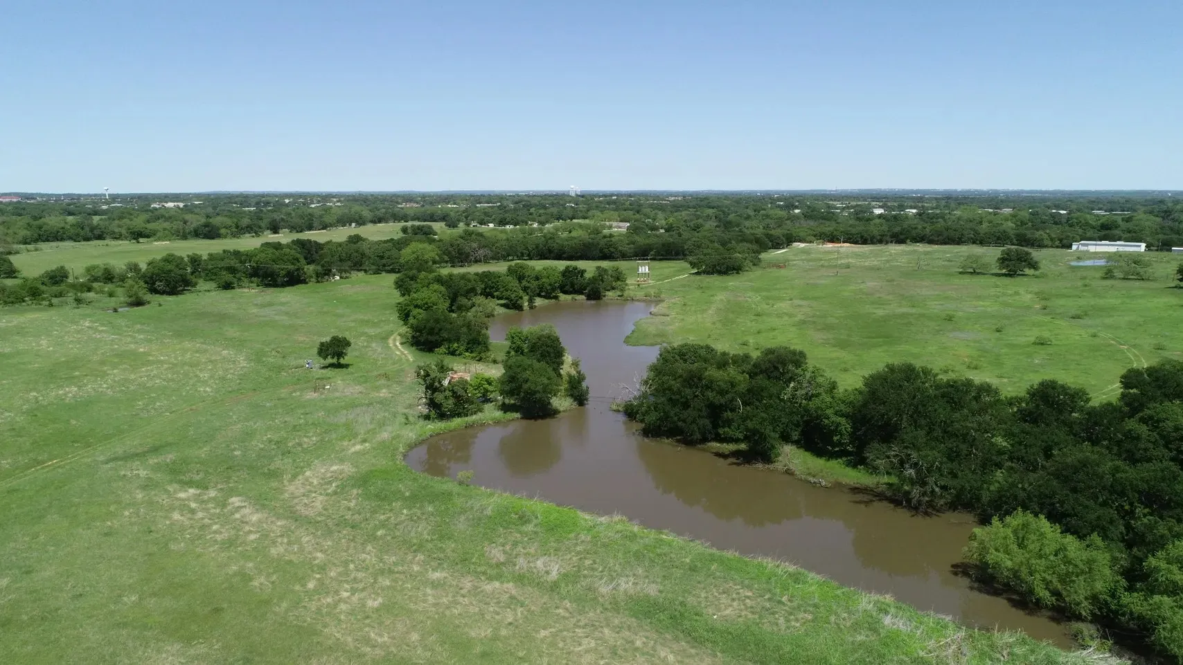 Single Family Residence For Sale in Wise County , 138 PR 3417, Bridgeport, Texas 76426, 3 Bedrooms, 2 Bathrooms, 3 Garage spaces, 1,750 Sqft, built in 1985, Price $1,900,000, mls#21267022, Real Estate Agent in Bridgeport, Homes For Sale in Wise county, Homes For Sale in Bridgeport, Realtor in Bridgeport Texas, Real Estate Brokerage Independent Realty Texas, Luminita Cordes Realtor