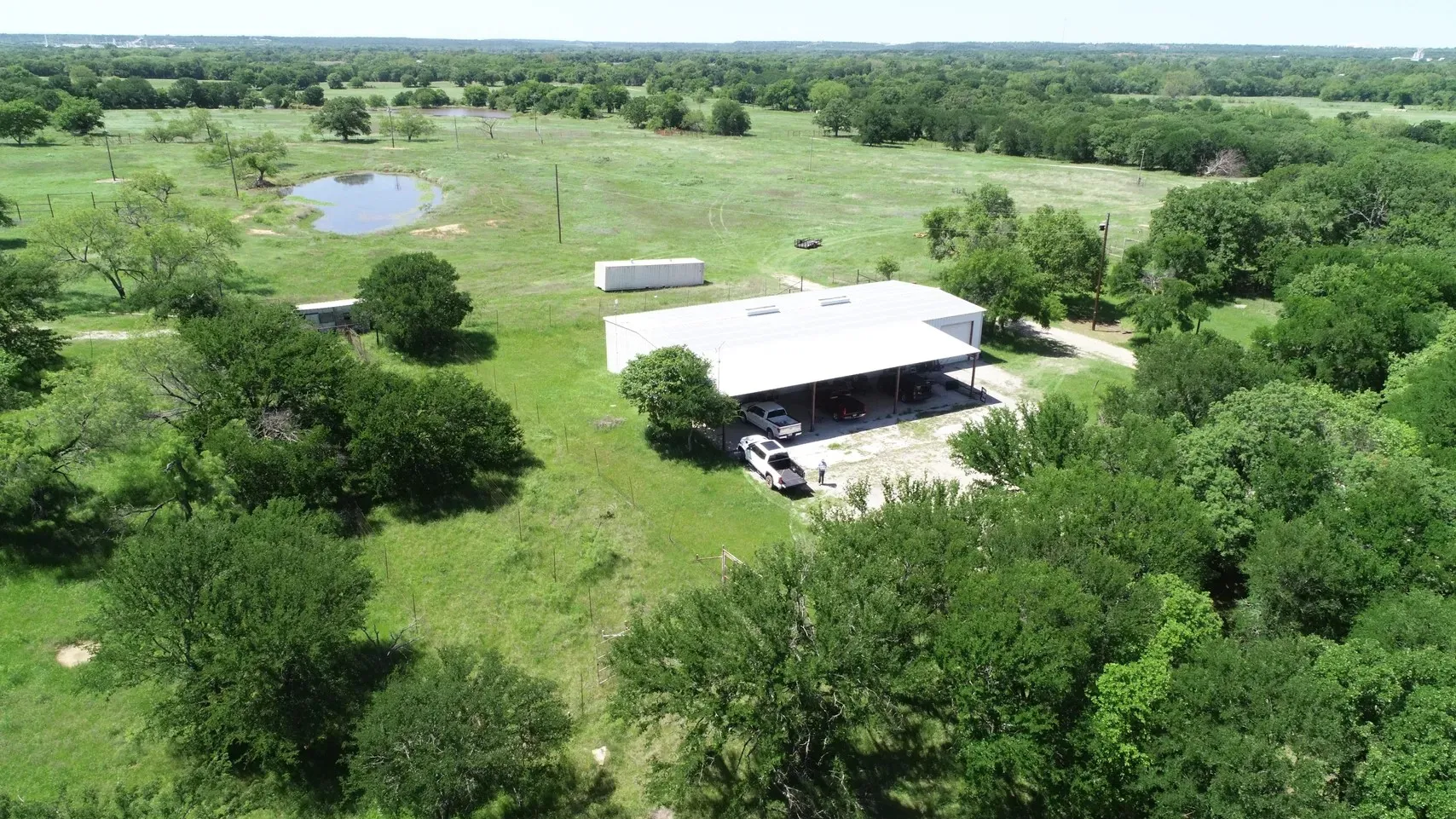 Single Family Residence For Sale in Wise County , 138 PR 3417, Bridgeport, Texas 76426, 3 Bedrooms, 2 Bathrooms, 3 Garage spaces, 1,750 Sqft, built in 1985, Price $1,900,000, mls#21267022, Real Estate Agent in Bridgeport, Homes For Sale in Wise county, Homes For Sale in Bridgeport, Realtor in Bridgeport Texas, Real Estate Brokerage Independent Realty Texas, Luminita Cordes Realtor
