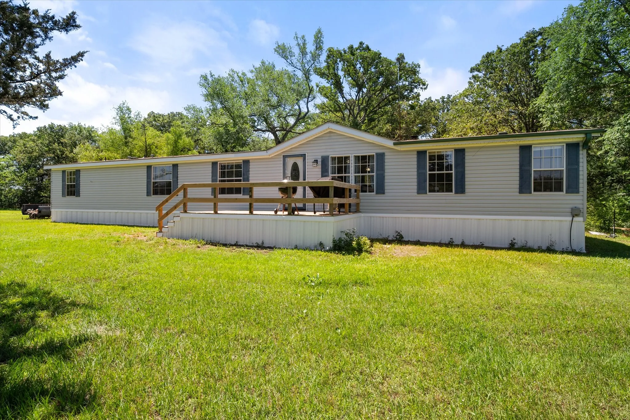 Mobile Home For Sale in Van Zandt County , 200 Private Road 5828, Fruitvale, Texas 75127, 5 Bedroom, 3 Bathroom, Garage spaces, 2,128 Sqft, built in 2005, mls#21260459, Real Estate Agent in Fruitvale, Homes For Sale in Van Zandt county, Homes For Sale in Fruitvale, Realtor in Fruitvale Texas, Real Estate Brokerage Independent Realty Texas, Luminita Cordes Realtor