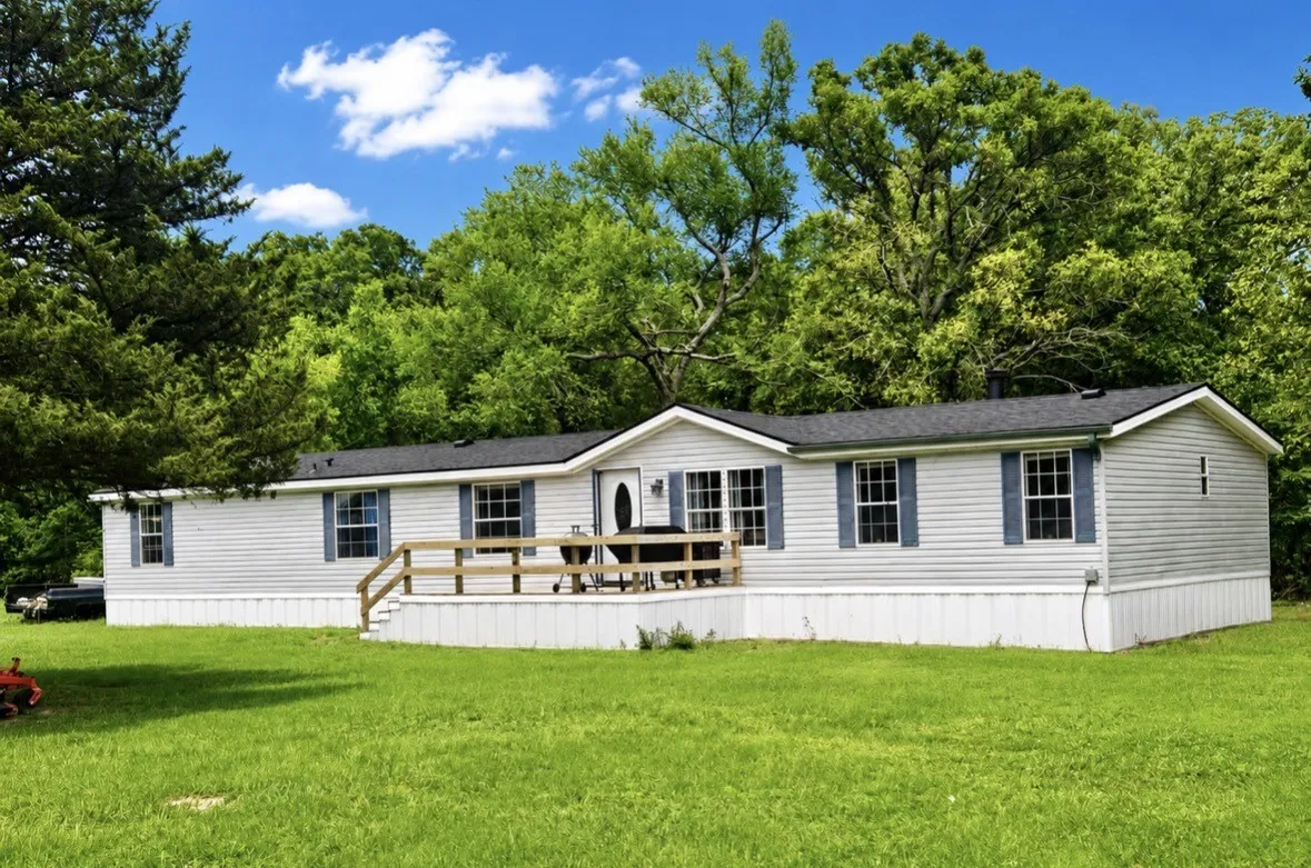 Mobile Home For Sale in Van Zandt County , 200 Private Road 5828, Fruitvale, Texas 75127, 5 Bedroom, 3 Bathroom, Garage spaces, 2,128 Sqft, built in 2005, mls#21260459, Real Estate Agent in Fruitvale, Homes For Sale in Van Zandt county, Homes For Sale in Fruitvale, Realtor in Fruitvale Texas, Real Estate Brokerage Independent Realty Texas, Luminita Cordes Realtor