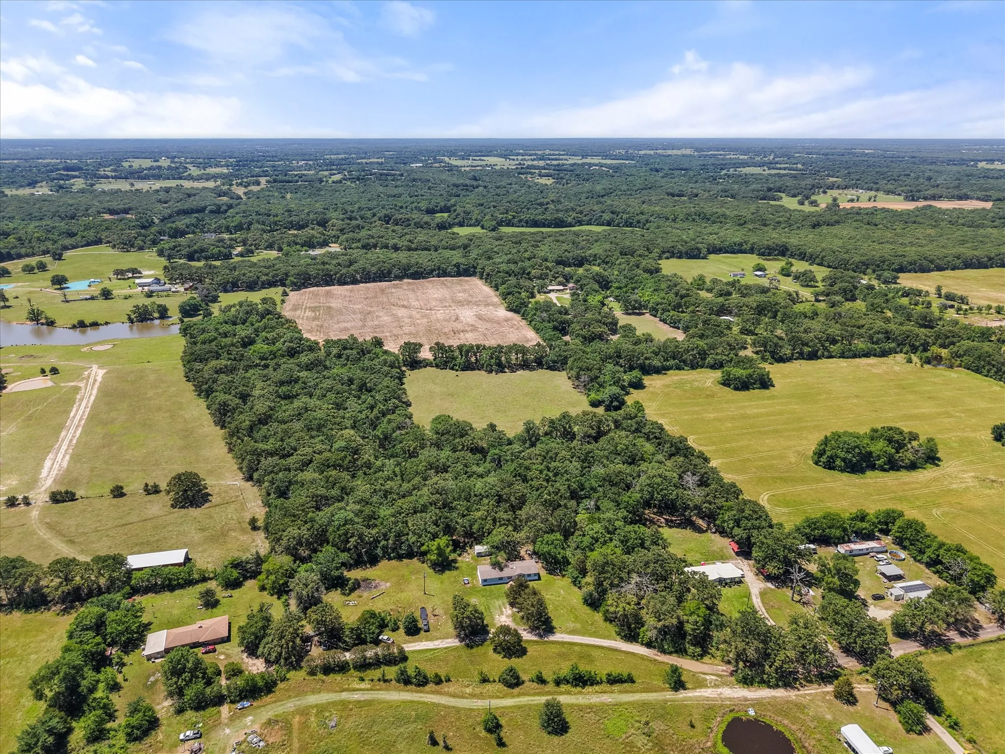 Mobile Home For Sale in Van Zandt County , 200 Private Road 5828, Fruitvale, Texas 75127, 5 Bedroom, 3 Bathroom, Garage spaces, 2,128 Sqft, built in 2005, mls#21260459, Real Estate Agent in Fruitvale, Homes For Sale in Van Zandt county, Homes For Sale in Fruitvale, Realtor in Fruitvale Texas, Real Estate Brokerage Independent Realty Texas, Luminita Cordes Realtor