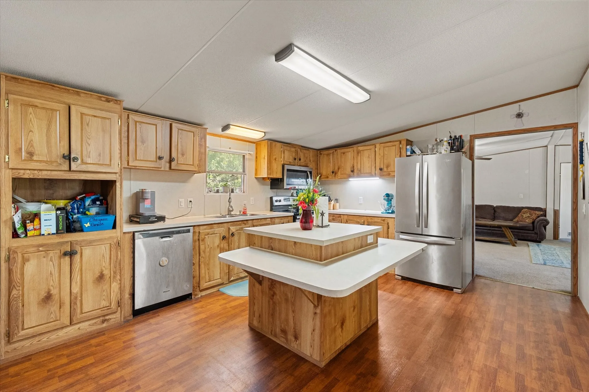 Mobile Home For Sale in Van Zandt County , 200 Private Road 5828, Fruitvale, Texas 75127, 5 Bedroom, 3 Bathroom, Garage spaces, 2,128 Sqft, built in 2005, mls#21260459, Real Estate Agent in Fruitvale, Homes For Sale in Van Zandt county, Homes For Sale in Fruitvale, Realtor in Fruitvale Texas, Real Estate Brokerage Independent Realty Texas, Luminita Cordes Realtor