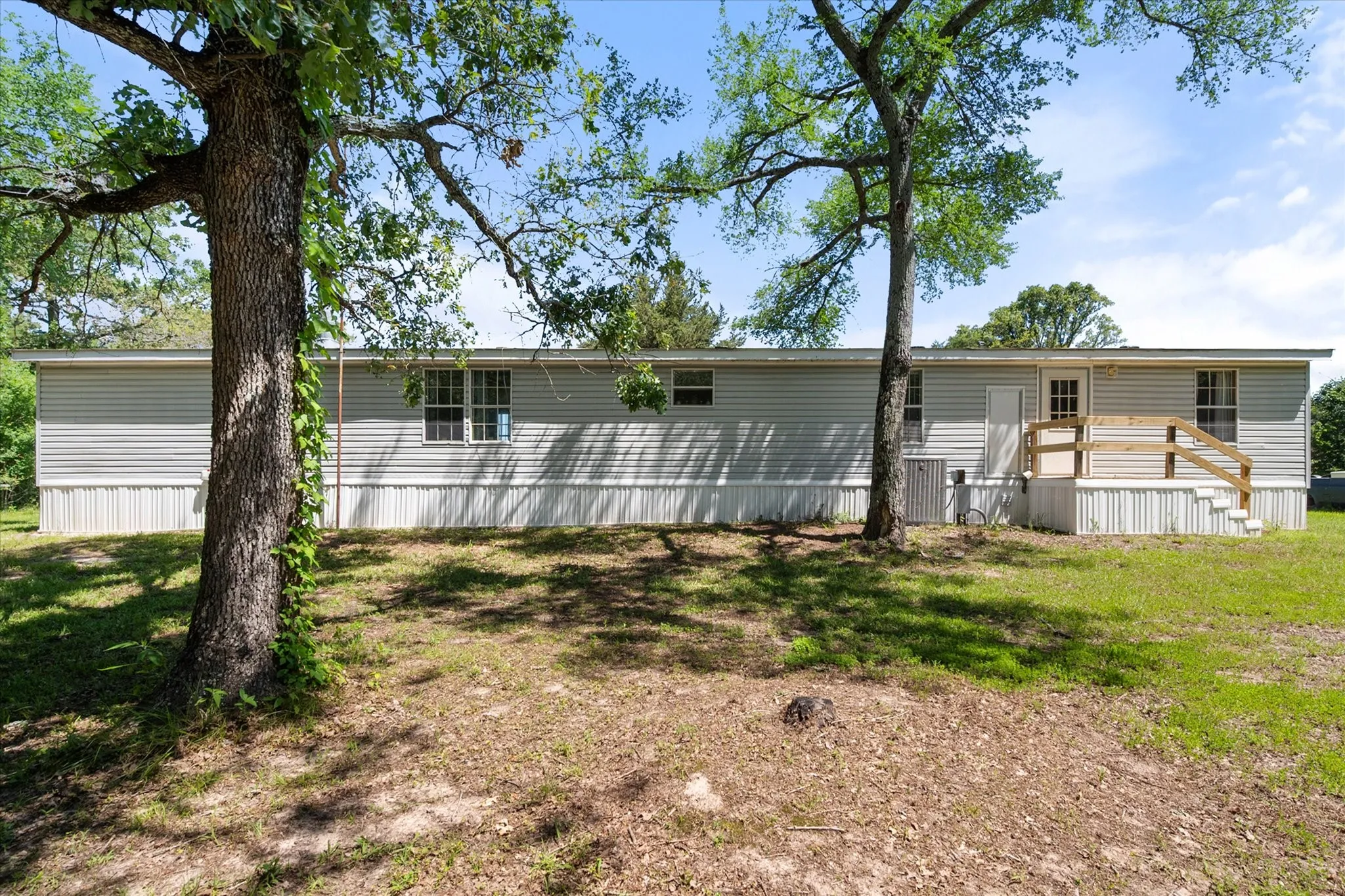 Mobile Home For Sale in Van Zandt County , 200 Private Road 5828, Fruitvale, Texas 75127, 5 Bedroom, 3 Bathroom, Garage spaces, 2,128 Sqft, built in 2005, mls#21260459, Real Estate Agent in Fruitvale, Homes For Sale in Van Zandt county, Homes For Sale in Fruitvale, Realtor in Fruitvale Texas, Real Estate Brokerage Independent Realty Texas, Luminita Cordes Realtor