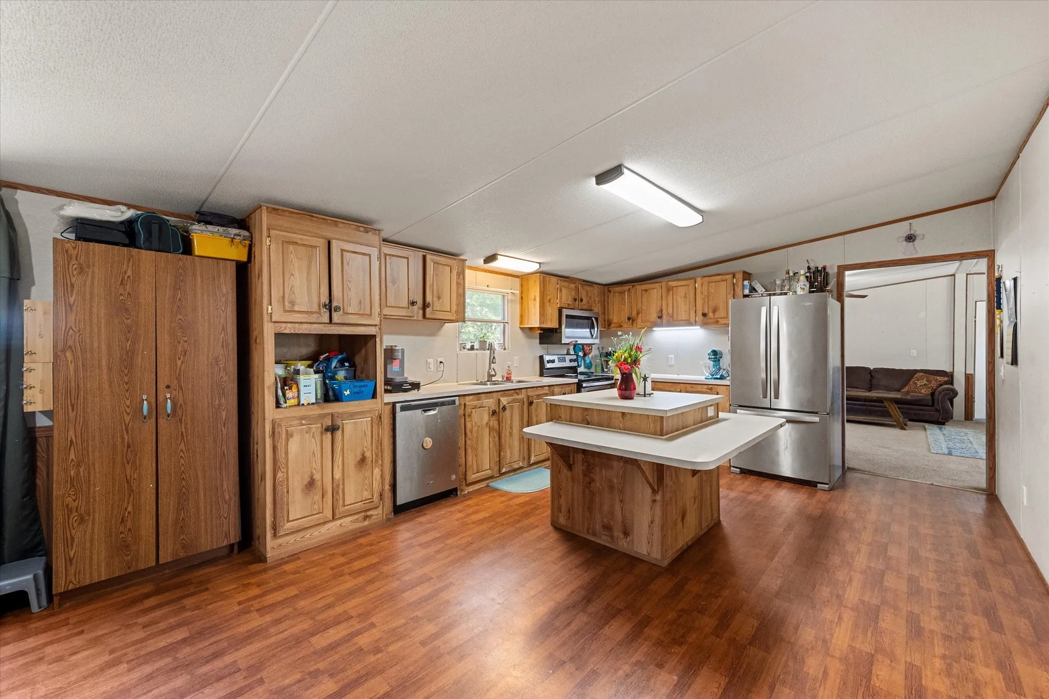 Mobile Home For Sale in Van Zandt County , 200 Private Road 5828, Fruitvale, Texas 75127, 5 Bedroom, 3 Bathroom, Garage spaces, 2,128 Sqft, built in 2005, mls#21260459, Real Estate Agent in Fruitvale, Homes For Sale in Van Zandt county, Homes For Sale in Fruitvale, Realtor in Fruitvale Texas, Real Estate Brokerage Independent Realty Texas, Luminita Cordes Realtor