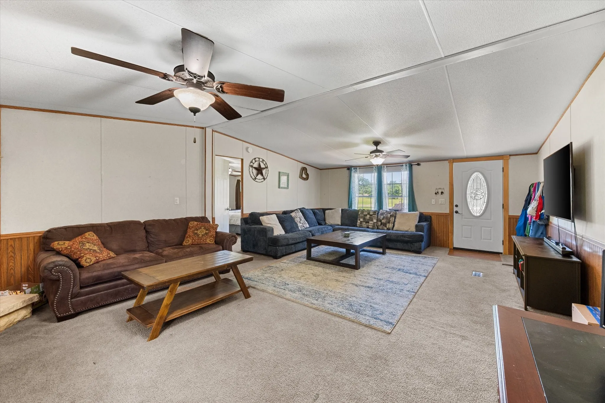 Mobile Home For Sale in Van Zandt County , 200 Private Road 5828, Fruitvale, Texas 75127, 5 Bedroom, 3 Bathroom, Garage spaces, 2,128 Sqft, built in 2005, mls#21260459, Real Estate Agent in Fruitvale, Homes For Sale in Van Zandt county, Homes For Sale in Fruitvale, Realtor in Fruitvale Texas, Real Estate Brokerage Independent Realty Texas, Luminita Cordes Realtor