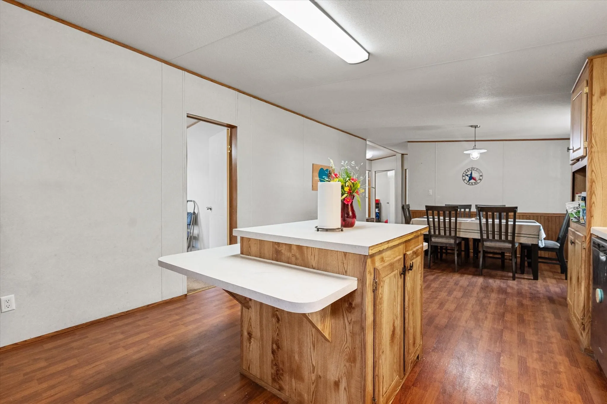 Mobile Home For Sale in Van Zandt County , 200 Private Road 5828, Fruitvale, Texas 75127, 5 Bedroom, 3 Bathroom, Garage spaces, 2,128 Sqft, built in 2005, mls#21260459, Real Estate Agent in Fruitvale, Homes For Sale in Van Zandt county, Homes For Sale in Fruitvale, Realtor in Fruitvale Texas, Real Estate Brokerage Independent Realty Texas, Luminita Cordes Realtor