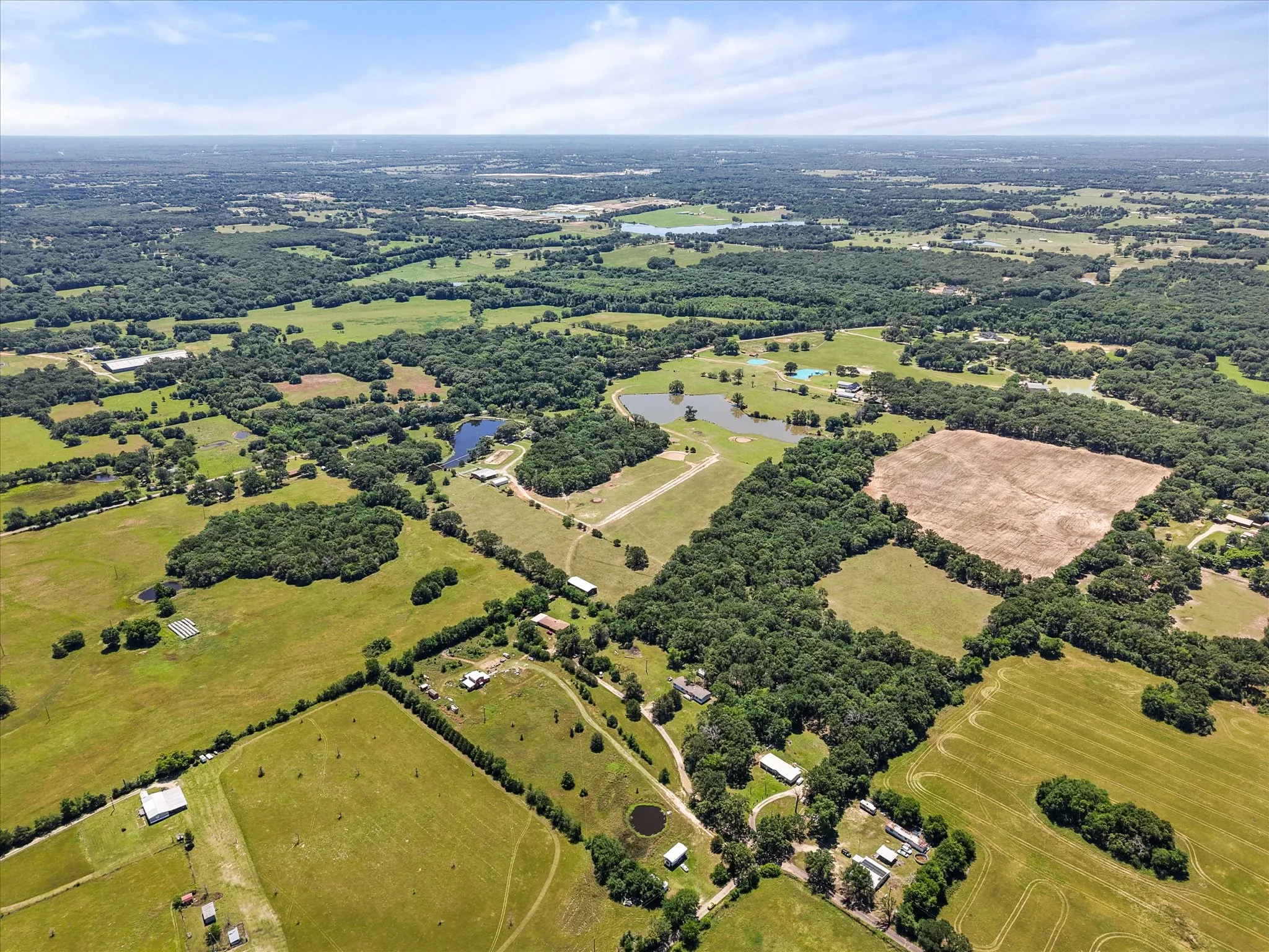 Mobile Home For Sale in Van Zandt County , 200 Private Road 5828, Fruitvale, Texas 75127, 5 Bedroom, 3 Bathroom, Garage spaces, 2,128 Sqft, built in 2005, mls#21260459, Real Estate Agent in Fruitvale, Homes For Sale in Van Zandt county, Homes For Sale in Fruitvale, Realtor in Fruitvale Texas, Real Estate Brokerage Independent Realty Texas, Luminita Cordes Realtor