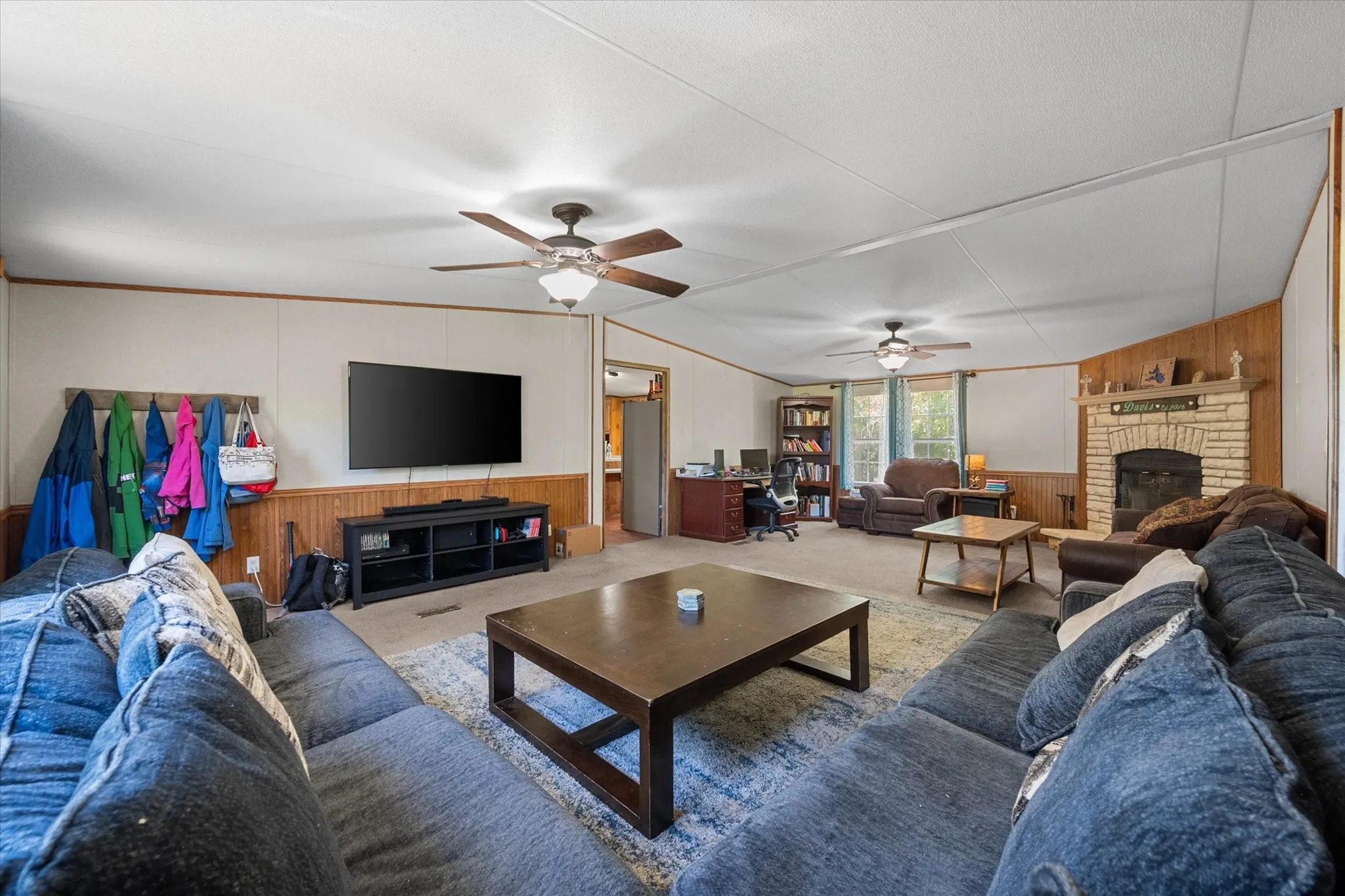 Mobile Home For Sale in Van Zandt County , 200 Private Road 5828, Fruitvale, Texas 75127, 5 Bedroom, 3 Bathroom, Garage spaces, 2,128 Sqft, built in 2005, mls#21260459, Real Estate Agent in Fruitvale, Homes For Sale in Van Zandt county, Homes For Sale in Fruitvale, Realtor in Fruitvale Texas, Real Estate Brokerage Independent Realty Texas, Luminita Cordes Realtor