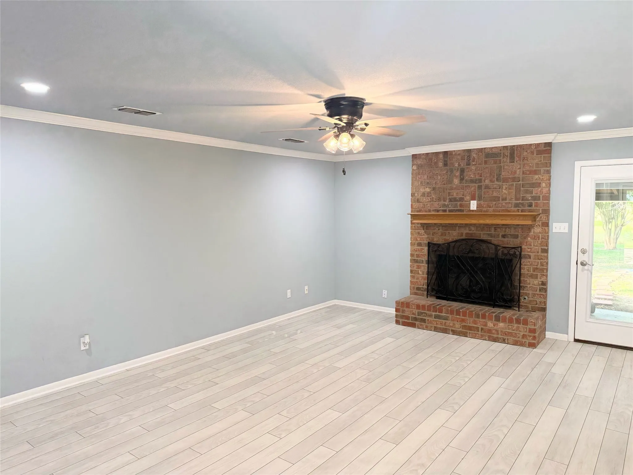 Single Family Residence For Sale in Limestone County , 1111 Joel Street, Groesbeck, Texas 76642, 3 Bedrooms, 2 Bathrooms, 2 Garage spaces, 1,830 Sqft, built in 1981, Price $285,500, mls#21260660, Real Estate Agent in Groesbeck, Homes For Sale in Limestone county, Homes For Sale in Groesbeck, Realtor in Groesbeck Texas, Real Estate Brokerage Independent Realty Texas, Luminita Cordes Realtor
