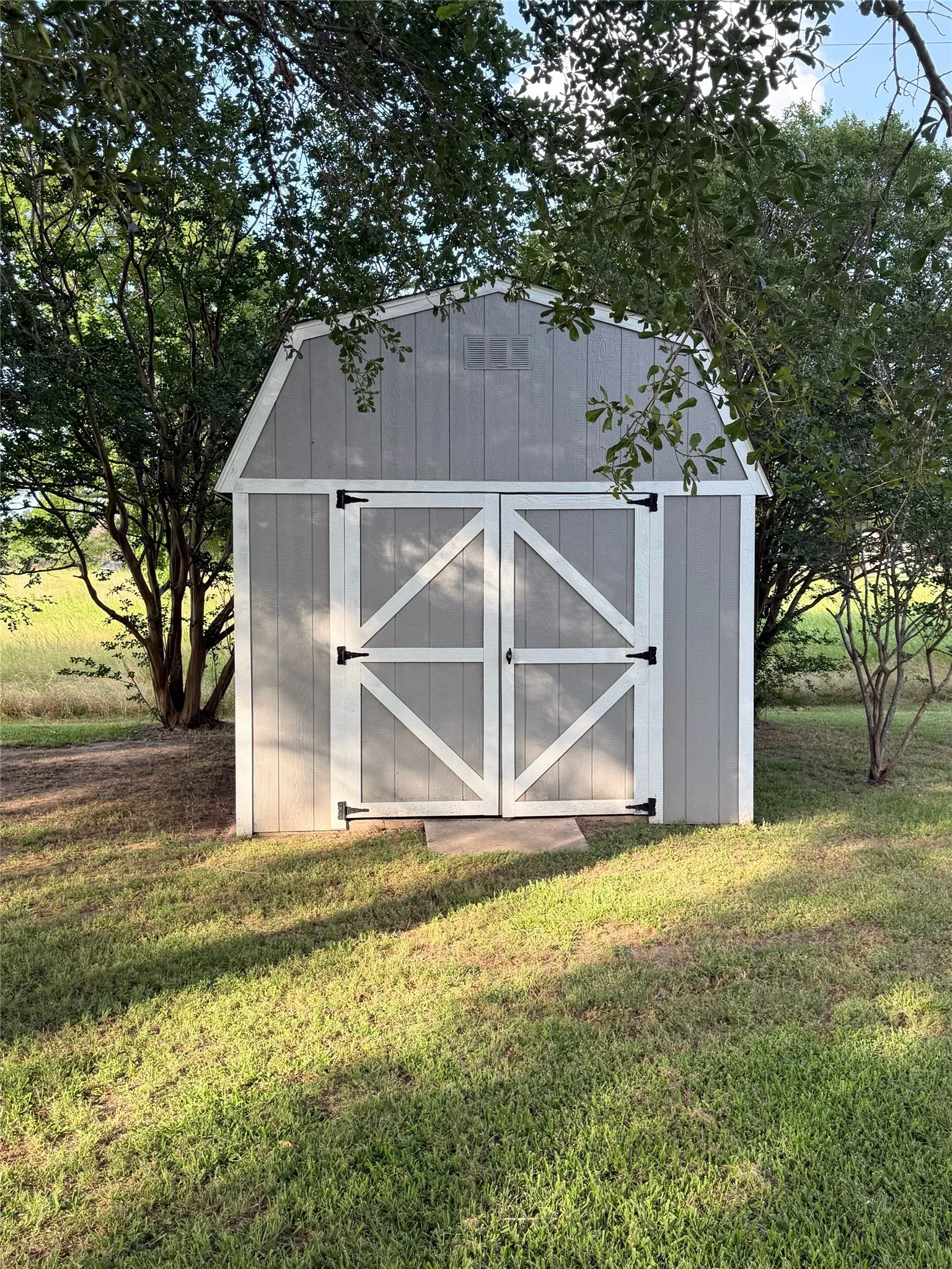 Single Family Residence For Sale in Limestone County , 1111 Joel Street, Groesbeck, Texas 76642, 3 Bedrooms, 2 Bathrooms, 2 Garage spaces, 1,830 Sqft, built in 1981, Price $285,500, mls#21260660, Real Estate Agent in Groesbeck, Homes For Sale in Limestone county, Homes For Sale in Groesbeck, Realtor in Groesbeck Texas, Real Estate Brokerage Independent Realty Texas, Luminita Cordes Realtor