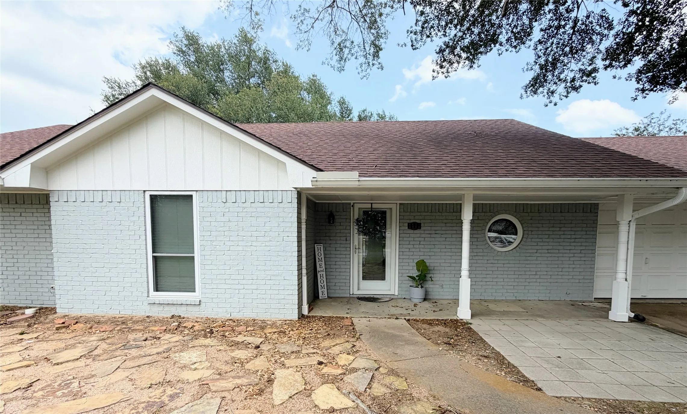 Single Family Residence For Sale in Limestone County , 1111 Joel Street, Groesbeck, Texas 76642, 3 Bedrooms, 2 Bathrooms, 2 Garage spaces, 1,830 Sqft, built in 1981, Price $285,500, mls#21260660, Real Estate Agent in Groesbeck, Homes For Sale in Limestone county, Homes For Sale in Groesbeck, Realtor in Groesbeck Texas, Real Estate Brokerage Independent Realty Texas, Luminita Cordes Realtor