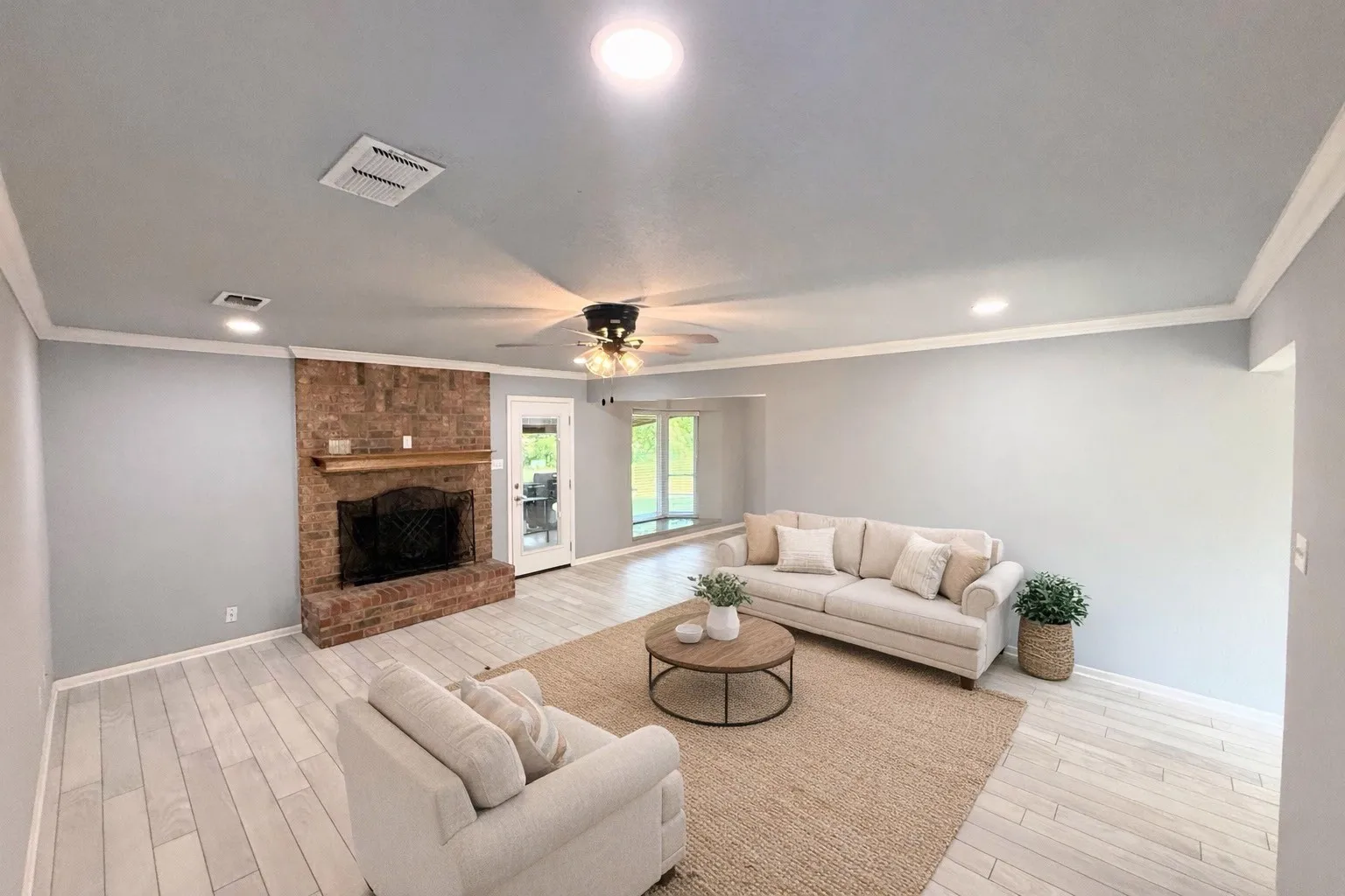 Single Family Residence For Sale in Limestone County , 1111 Joel Street, Groesbeck, Texas 76642, 3 Bedrooms, 2 Bathrooms, 2 Garage spaces, 1,830 Sqft, built in 1981, Price $285,500, mls#21260660, Real Estate Agent in Groesbeck, Homes For Sale in Limestone county, Homes For Sale in Groesbeck, Realtor in Groesbeck Texas, Real Estate Brokerage Independent Realty Texas, Luminita Cordes Realtor