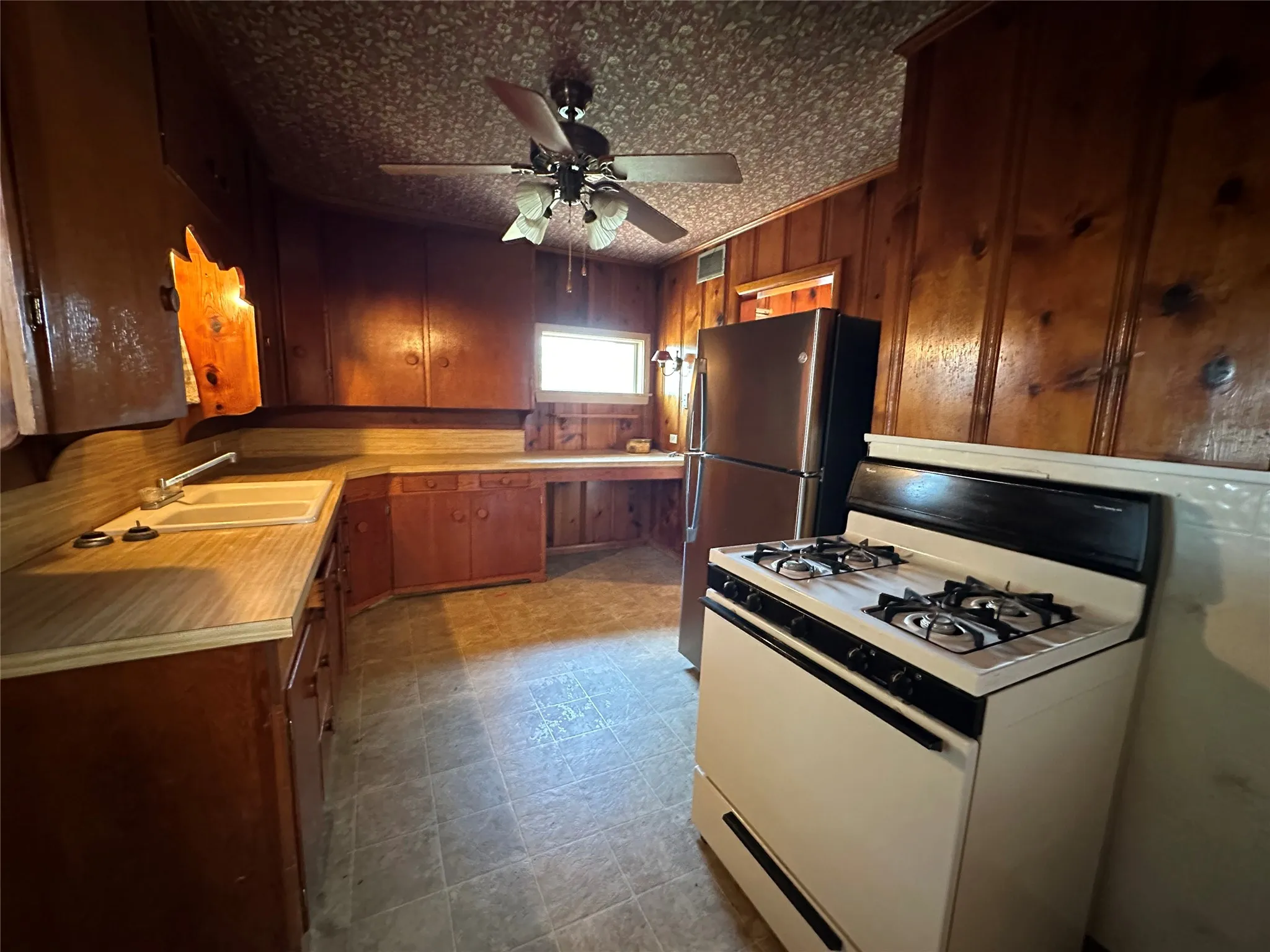 Single Family Residence For Sale in Comanche County , 7350 Highway 67 377N, Comanche, Texas 76442, 3 Bedroom, 2 Bathroom, Garage spaces, 1,460 Sqft, built in 1958, mls#21273777, Real Estate Agent in Comanche, Homes For Sale in Comanche county, Homes For Sale in Comanche, Realtor in Comanche Texas, Real Estate Brokerage Independent Realty Texas, Luminita Cordes Realtor