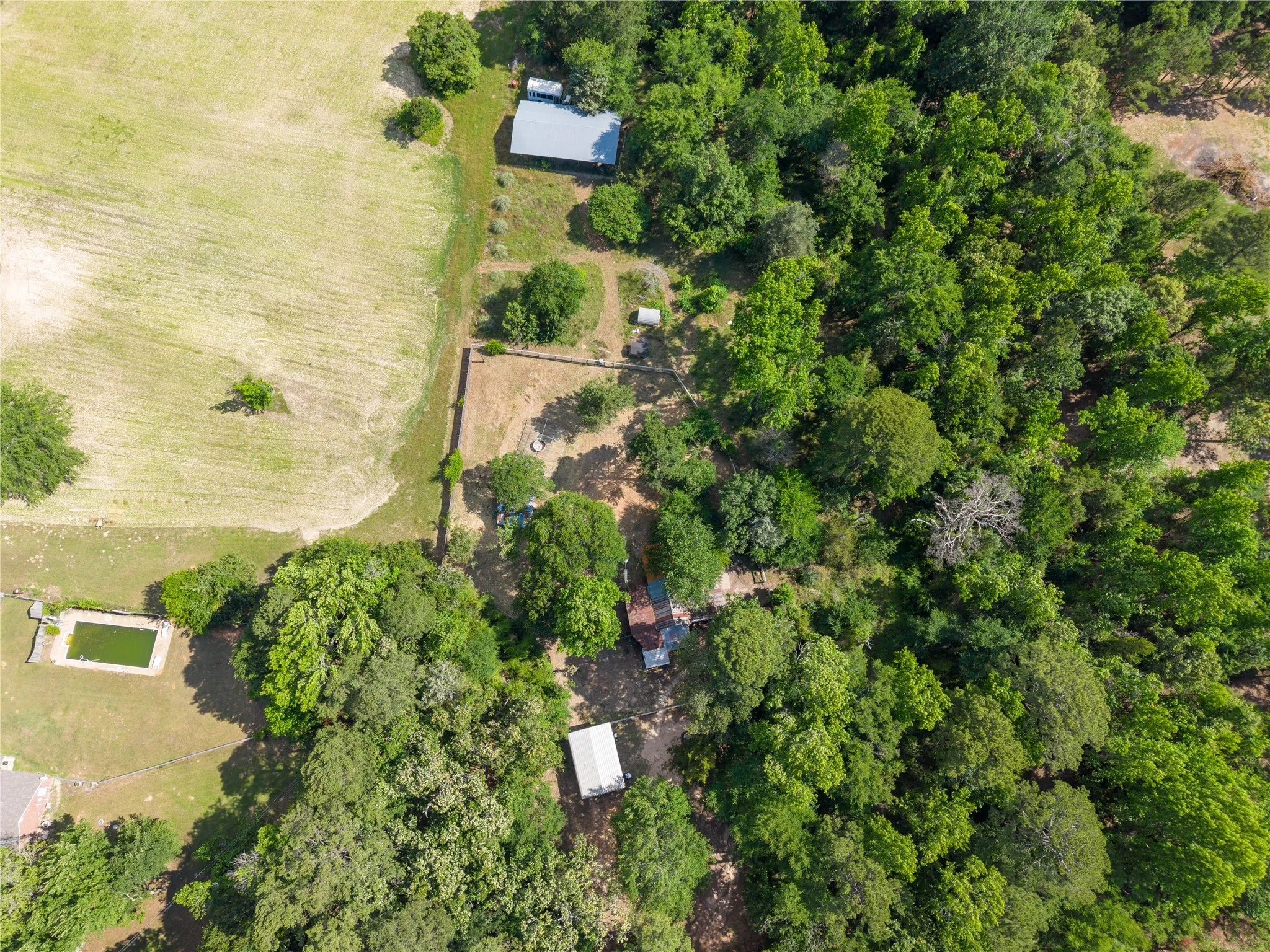 Single Family Residence For Sale in Van Zandt County , 11314 FM 279, Chandler, Texas 75758, 1 Bedroom, 1 Bathroom, Garage spaces, 1,018 Sqft, built in 1967, mls#21273680, Real Estate Agent in Chandler, Homes For Sale in Van Zandt county, Homes For Sale in Chandler, Realtor in Chandler Texas, Real Estate Brokerage Independent Realty Texas, Luminita Cordes Realtor