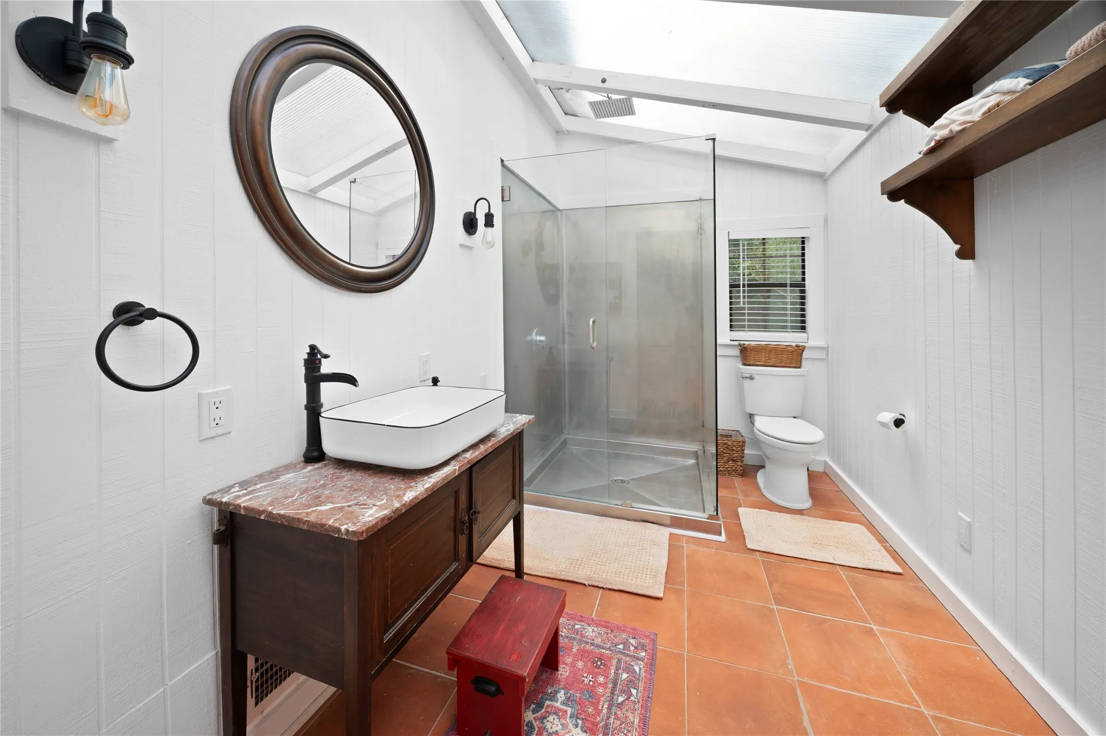 Single Family Residence For Sale in Van Zandt County , 11314 FM 279, Chandler, Texas 75758, 1 Bedroom, 1 Bathroom, Garage spaces, 1,018 Sqft, built in 1967, mls#21273680, Real Estate Agent in Chandler, Homes For Sale in Van Zandt county, Homes For Sale in Chandler, Realtor in Chandler Texas, Real Estate Brokerage Independent Realty Texas, Luminita Cordes Realtor