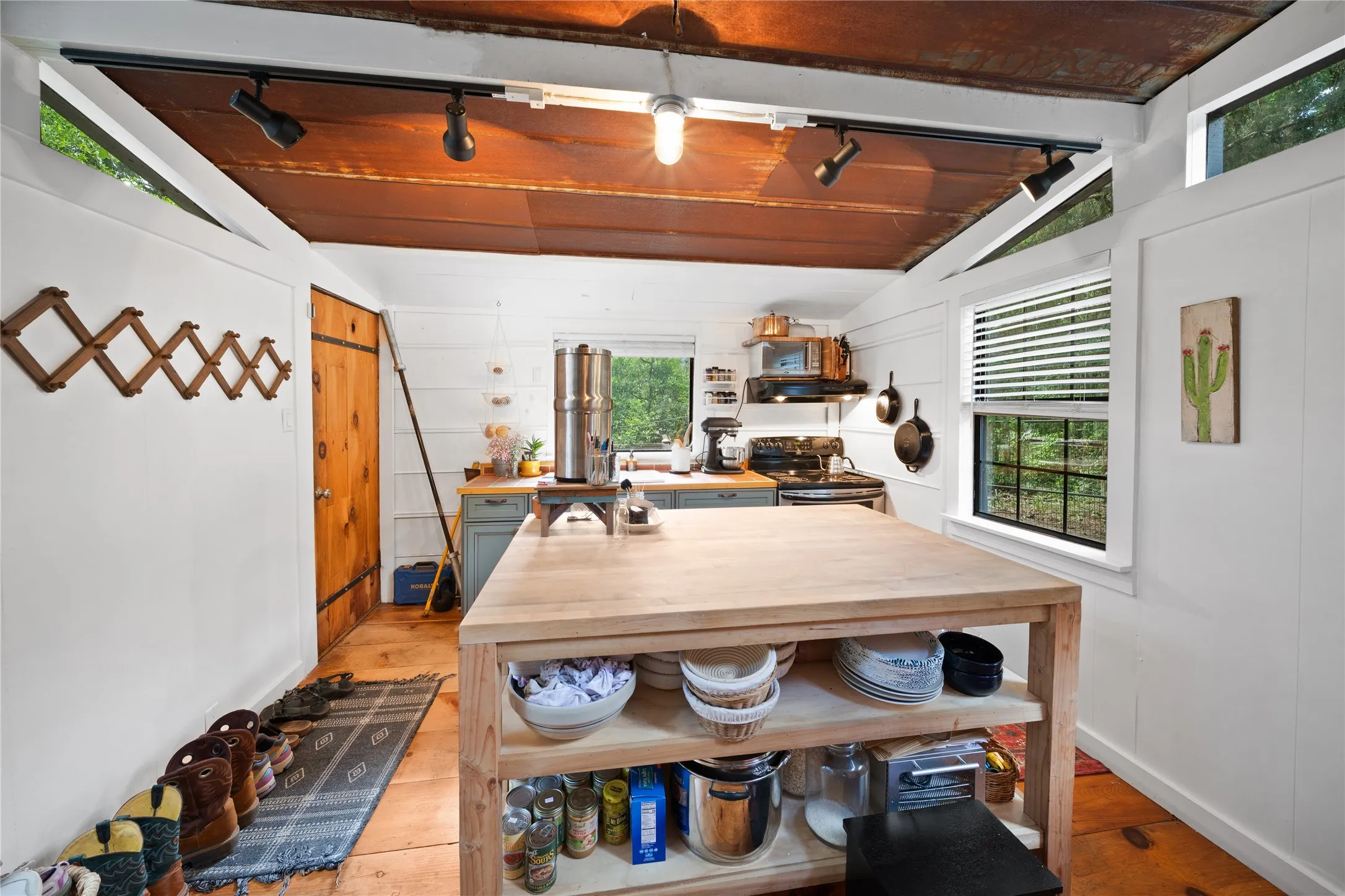 Single Family Residence For Sale in Van Zandt County , 11314 FM 279, Chandler, Texas 75758, 1 Bedroom, 1 Bathroom, Garage spaces, 1,018 Sqft, built in 1967, mls#21273680, Real Estate Agent in Chandler, Homes For Sale in Van Zandt county, Homes For Sale in Chandler, Realtor in Chandler Texas, Real Estate Brokerage Independent Realty Texas, Luminita Cordes Realtor