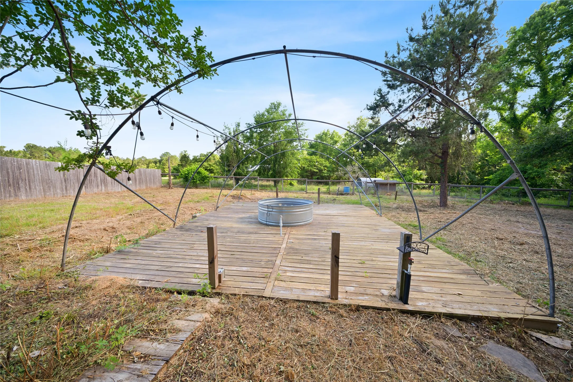 Single Family Residence For Sale in Van Zandt County , 11314 FM 279, Chandler, Texas 75758, 1 Bedroom, 1 Bathroom, Garage spaces, 1,018 Sqft, built in 1967, mls#21273680, Real Estate Agent in Chandler, Homes For Sale in Van Zandt county, Homes For Sale in Chandler, Realtor in Chandler Texas, Real Estate Brokerage Independent Realty Texas, Luminita Cordes Realtor