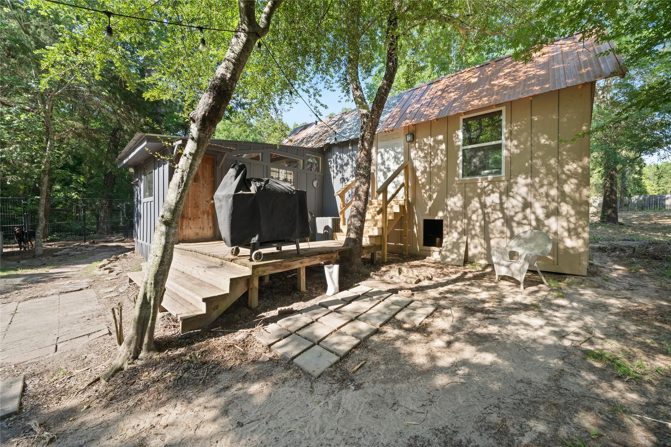 Single Family Residence For Sale in Van Zandt County , 11314 FM 279, Chandler, Texas 75758, 1 Bedroom, 1 Bathroom, Garage spaces, 1,018 Sqft, built in 1967, mls#21273680, Real Estate Agent in Chandler, Homes For Sale in Van Zandt county, Homes For Sale in Chandler, Realtor in Chandler Texas, Real Estate Brokerage Independent Realty Texas, Luminita Cordes Realtor