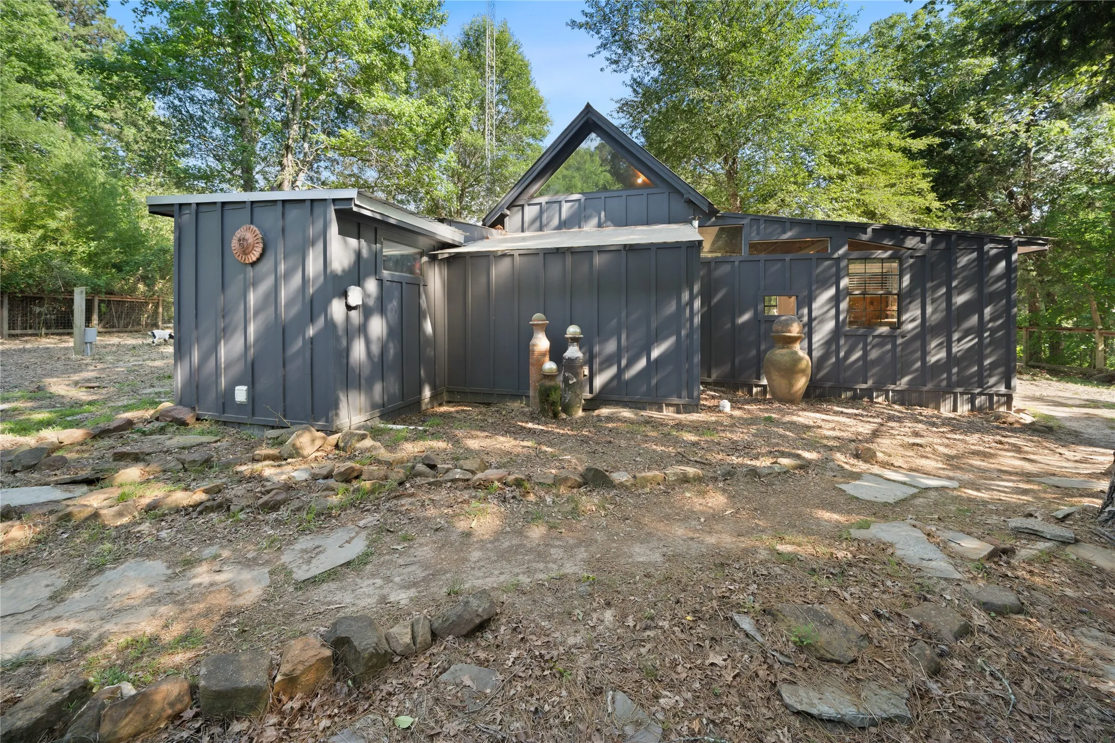Single Family Residence For Sale in Van Zandt County , 11314 FM 279, Chandler, Texas 75758, 1 Bedroom, 1 Bathroom, Garage spaces, 1,018 Sqft, built in 1967, mls#21273680, Real Estate Agent in Chandler, Homes For Sale in Van Zandt county, Homes For Sale in Chandler, Realtor in Chandler Texas, Real Estate Brokerage Independent Realty Texas, Luminita Cordes Realtor