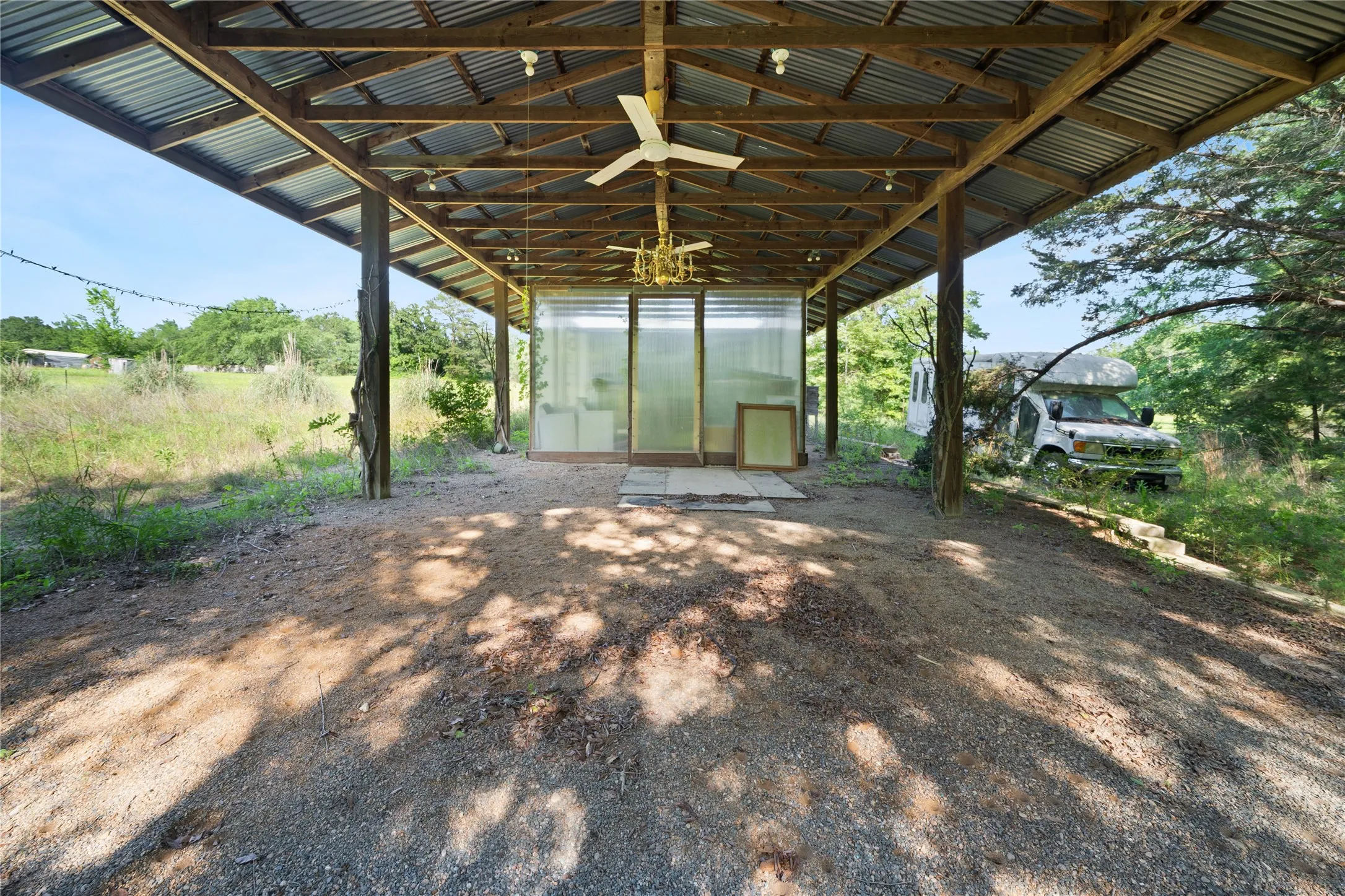 Single Family Residence For Sale in Van Zandt County , 11314 FM 279, Chandler, Texas 75758, 1 Bedroom, 1 Bathroom, Garage spaces, 1,018 Sqft, built in 1967, mls#21273680, Real Estate Agent in Chandler, Homes For Sale in Van Zandt county, Homes For Sale in Chandler, Realtor in Chandler Texas, Real Estate Brokerage Independent Realty Texas, Luminita Cordes Realtor