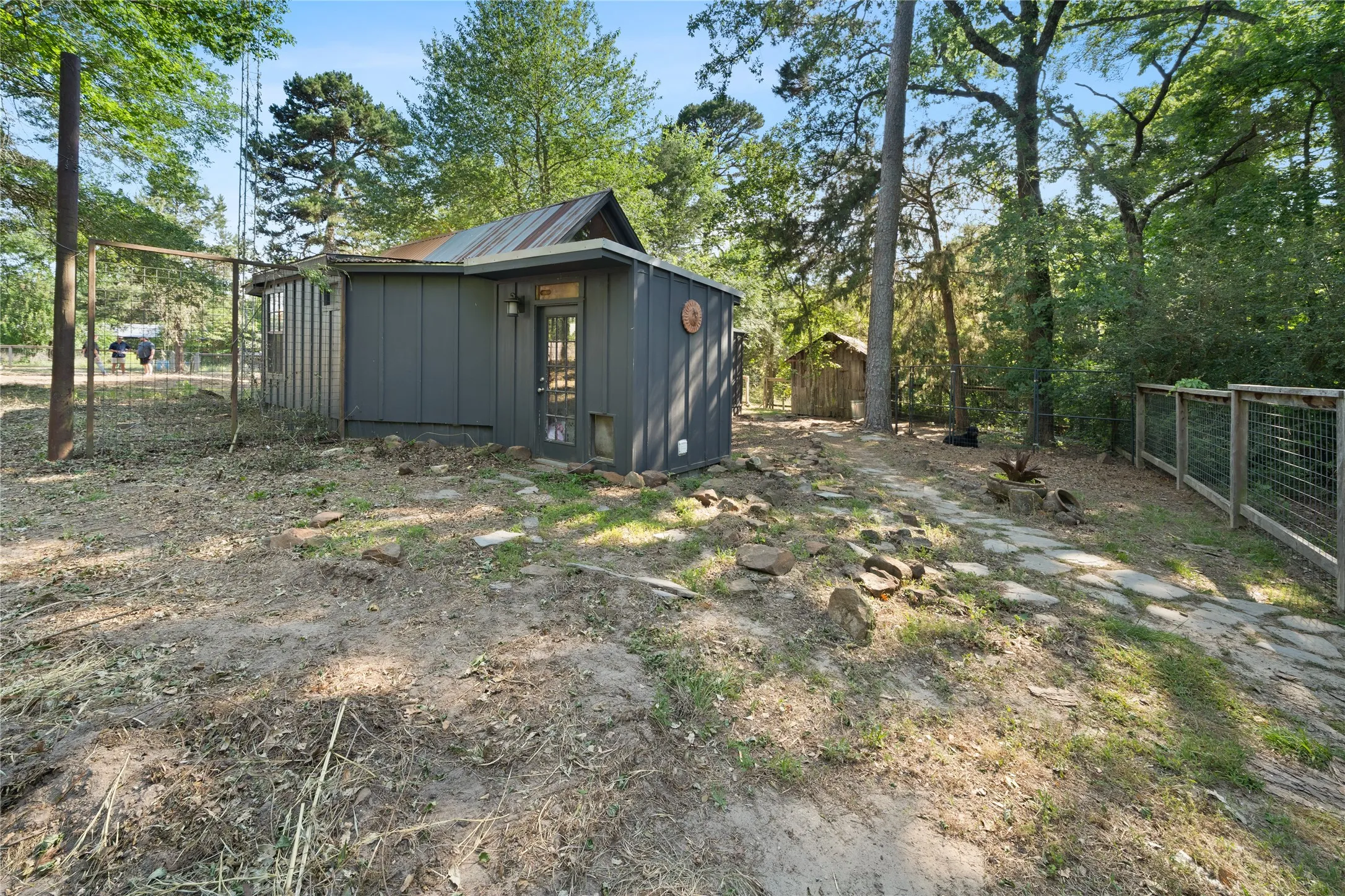 Single Family Residence For Sale in Van Zandt County , 11314 FM 279, Chandler, Texas 75758, 1 Bedroom, 1 Bathroom, Garage spaces, 1,018 Sqft, built in 1967, mls#21273680, Real Estate Agent in Chandler, Homes For Sale in Van Zandt county, Homes For Sale in Chandler, Realtor in Chandler Texas, Real Estate Brokerage Independent Realty Texas, Luminita Cordes Realtor