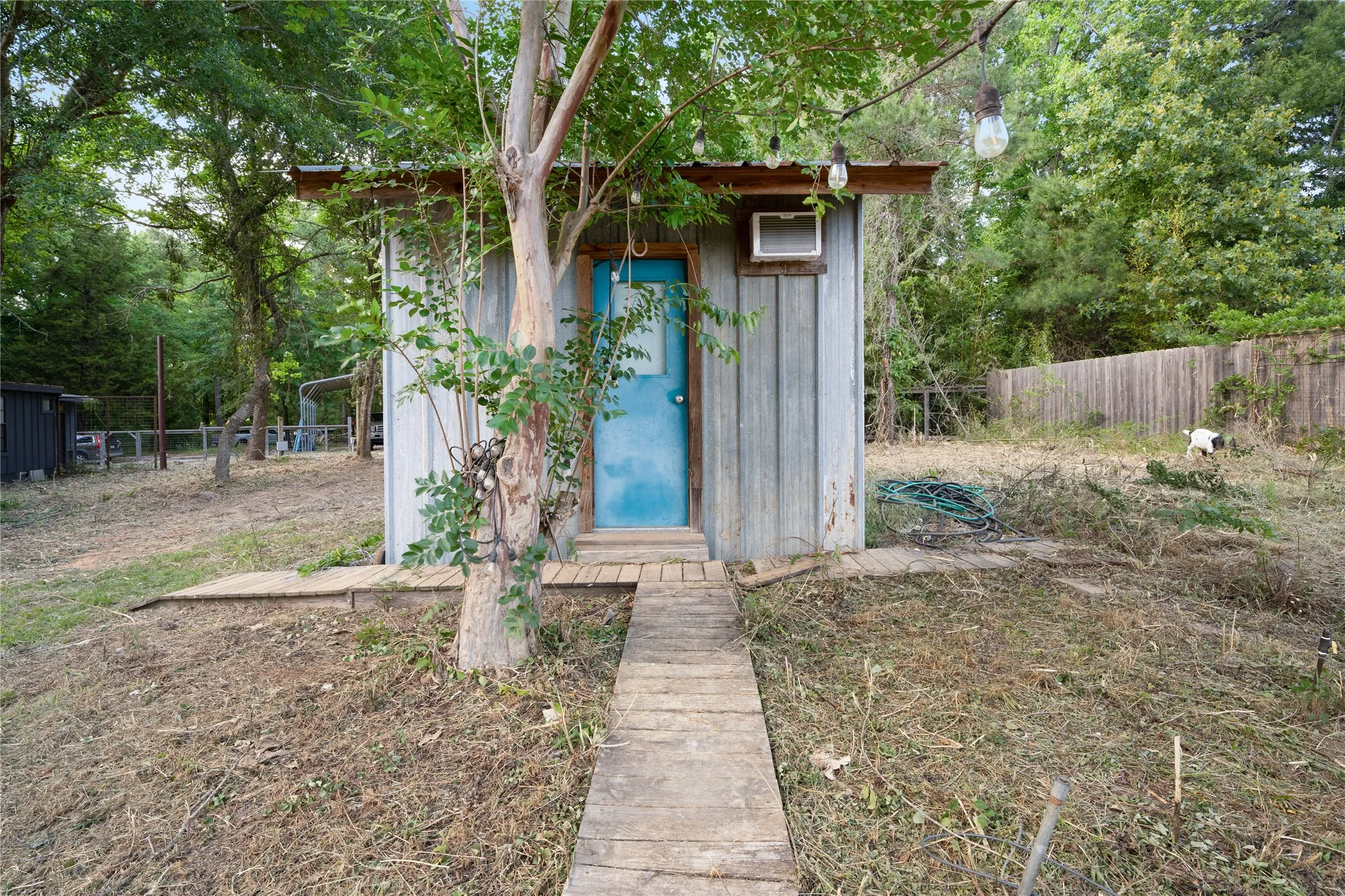 Single Family Residence For Sale in Van Zandt County , 11314 FM 279, Chandler, Texas 75758, 1 Bedroom, 1 Bathroom, Garage spaces, 1,018 Sqft, built in 1967, mls#21273680, Real Estate Agent in Chandler, Homes For Sale in Van Zandt county, Homes For Sale in Chandler, Realtor in Chandler Texas, Real Estate Brokerage Independent Realty Texas, Luminita Cordes Realtor