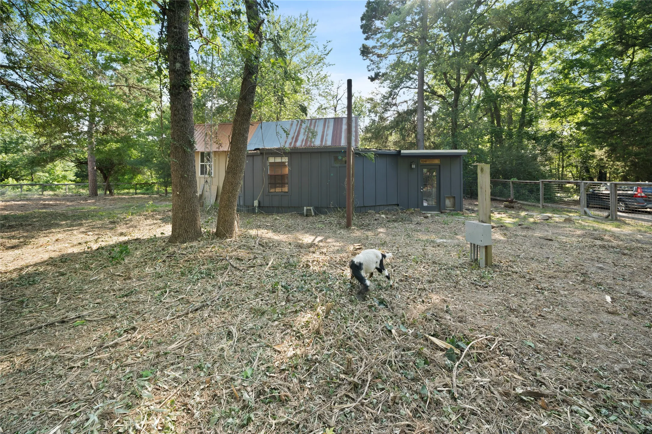 Single Family Residence For Sale in Van Zandt County , 11314 FM 279, Chandler, Texas 75758, 1 Bedroom, 1 Bathroom, Garage spaces, 1,018 Sqft, built in 1967, mls#21273680, Real Estate Agent in Chandler, Homes For Sale in Van Zandt county, Homes For Sale in Chandler, Realtor in Chandler Texas, Real Estate Brokerage Independent Realty Texas, Luminita Cordes Realtor
