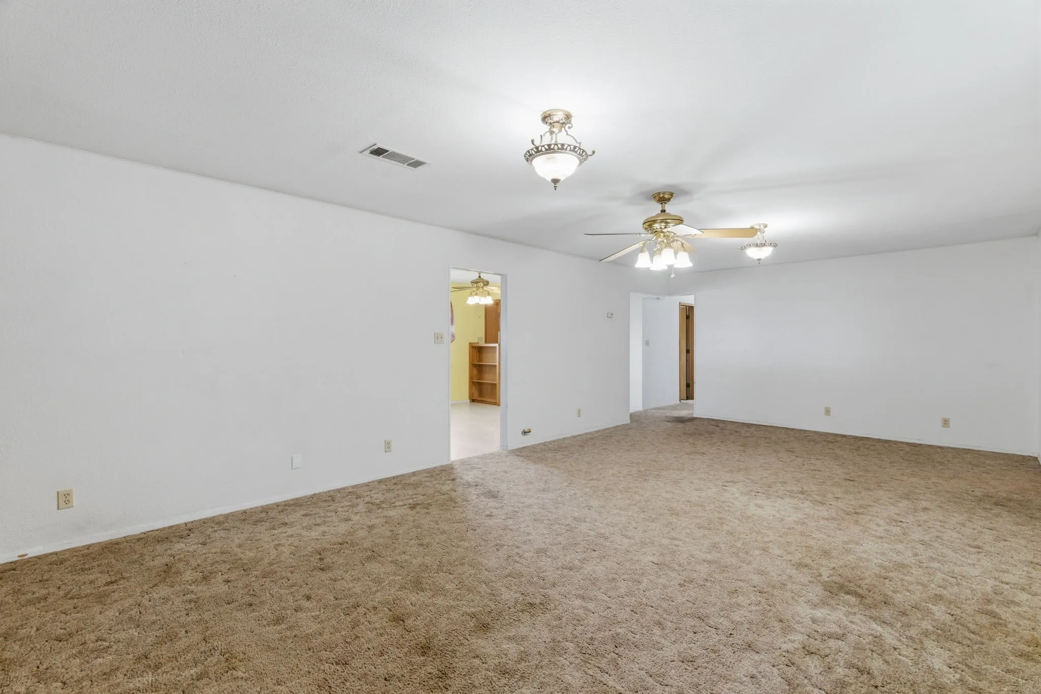 Retail For Sale in Parker County , 3523 E Highway 199 C, Springtown, Texas 76082, 0, 0, Garage spaces, 0 Sqft, built in 1985, mls#21273787, Real Estate Agent in Springtown, Homes For Sale in Parker county, Homes For Sale in Springtown, Realtor in Springtown Texas, Real Estate Brokerage Independent Realty Texas, Luminita Cordes Realtor