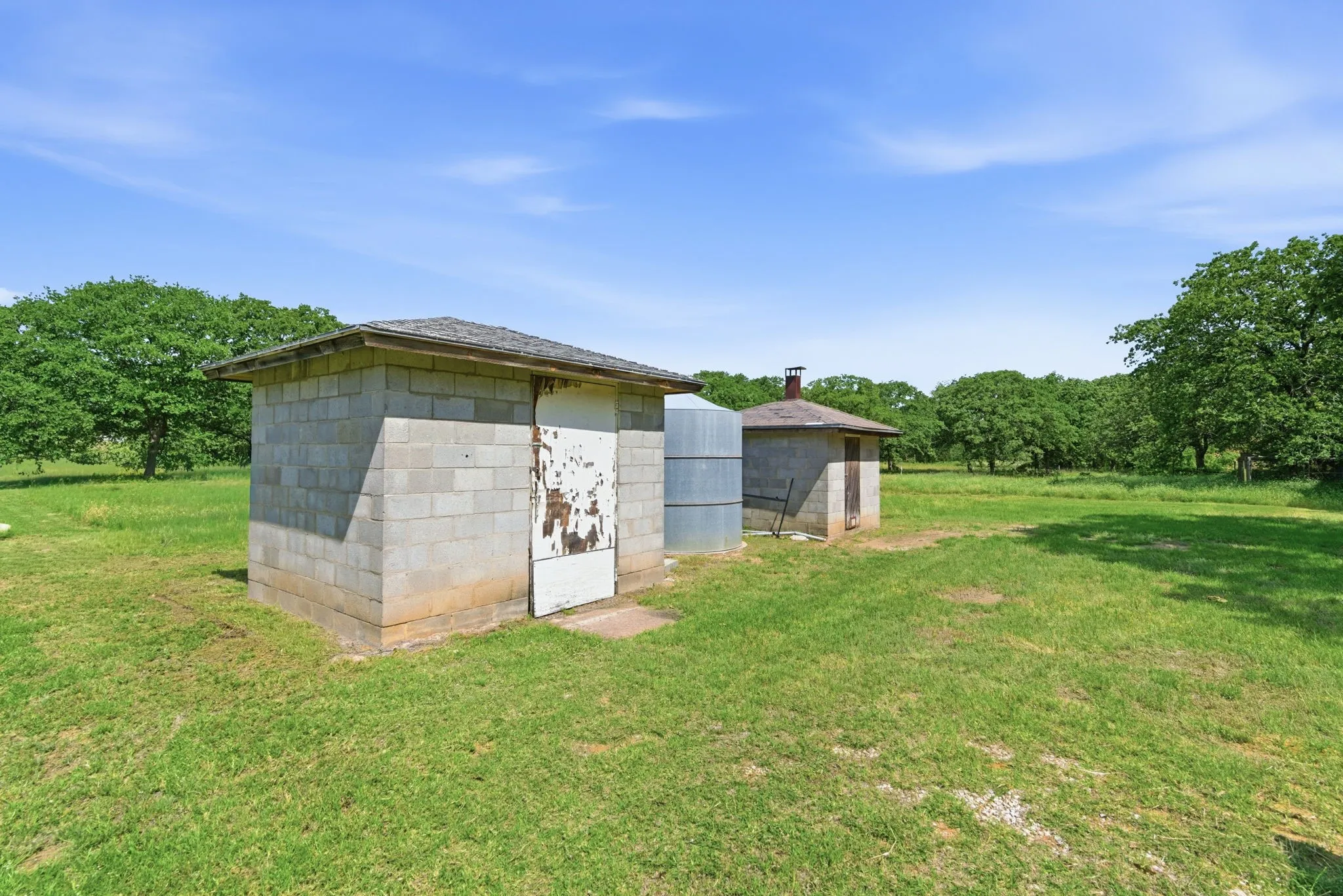 Retail For Sale in Parker County , 3523 E Highway 199 C, Springtown, Texas 76082, 0, 0, Garage spaces, 0 Sqft, built in 1985, mls#21273787, Real Estate Agent in Springtown, Homes For Sale in Parker county, Homes For Sale in Springtown, Realtor in Springtown Texas, Real Estate Brokerage Independent Realty Texas, Luminita Cordes Realtor