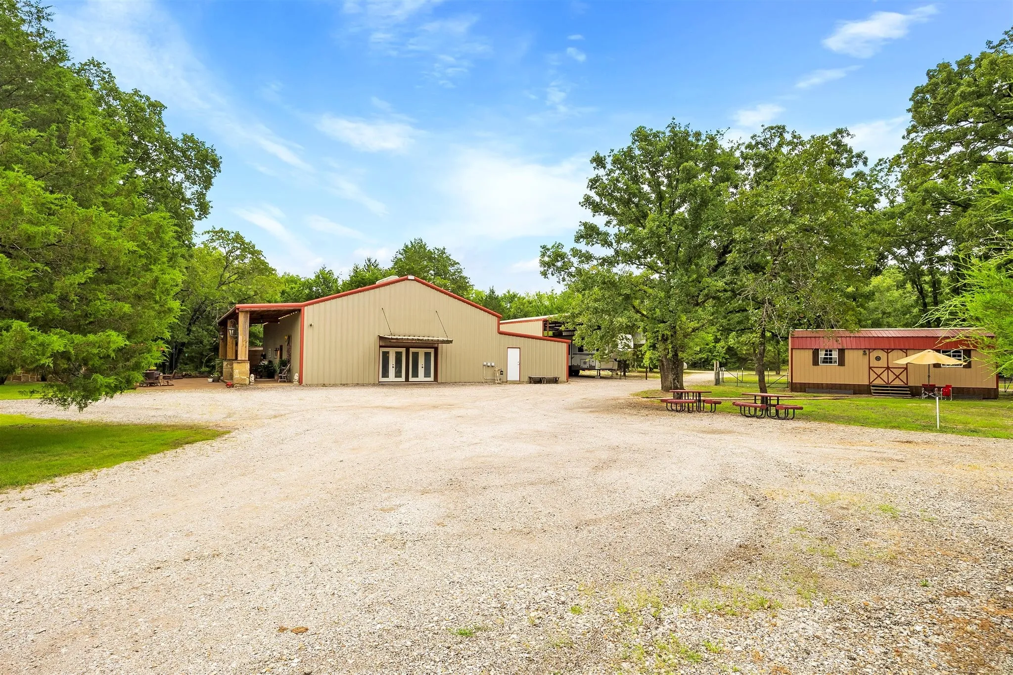 Single Family Residence For Sale in Van Zandt County , 871 VZ County Road 1913, Fruitvale, Texas 75127, 2 Bedrooms, 2 Bathrooms, Garage spaces, 3,000 Sqft, built in 2013, Price $1,150,000, mls#21271134, Real Estate Agent in Fruitvale, Homes For Sale in Van Zandt county, Homes For Sale in Fruitvale, Realtor in Fruitvale Texas, Real Estate Brokerage Independent Realty Texas, Luminita Cordes Realtor