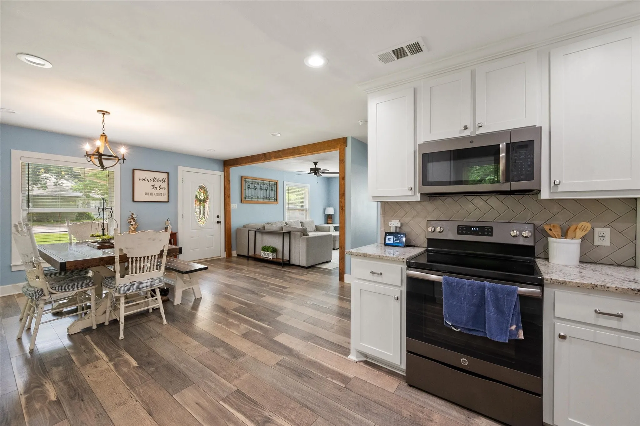 Single Family Residence For Sale in Ellis County , 516 E Ross Street, Waxahachie, Texas 75165, 3 Bedroom, 2 Bathroom, 1 Garage spaces, 1,484 Sqft, built in 1951, mls#21207075, Real Estate Agent in Waxahachie, Homes For Sale in Ellis county, Homes For Sale in Waxahachie, Realtor in Waxahachie Texas, Real Estate Brokerage Independent Realty Texas, Luminita Cordes Realtor